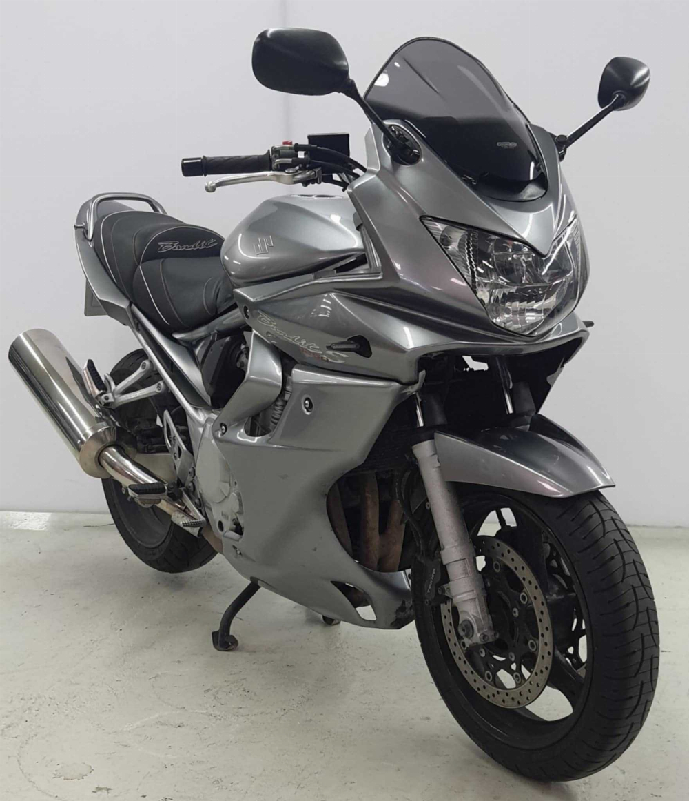 Suzuki GSF 1250 S Bandit 2009 vue 3/4 droite