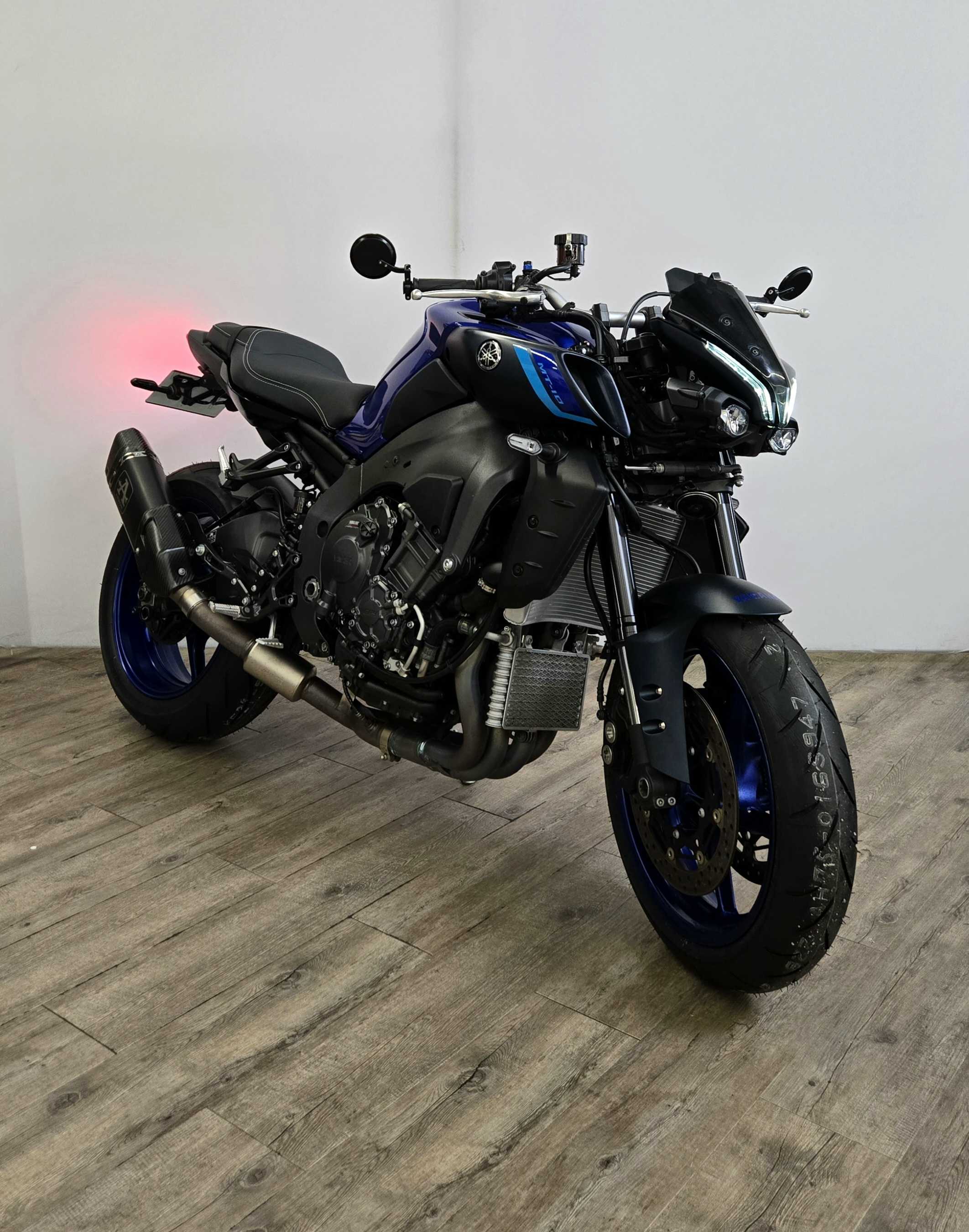 Yamaha MT-10 2022 HD vue 3/4 droite