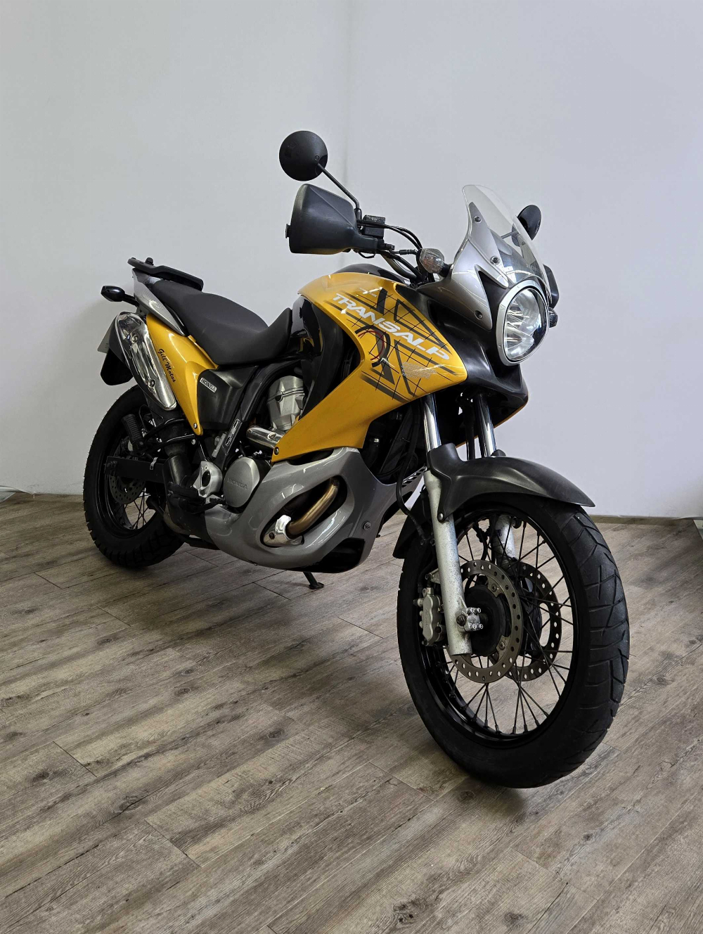 Honda XL 700 V Transalp ABS 2009 vue 3/4 droite