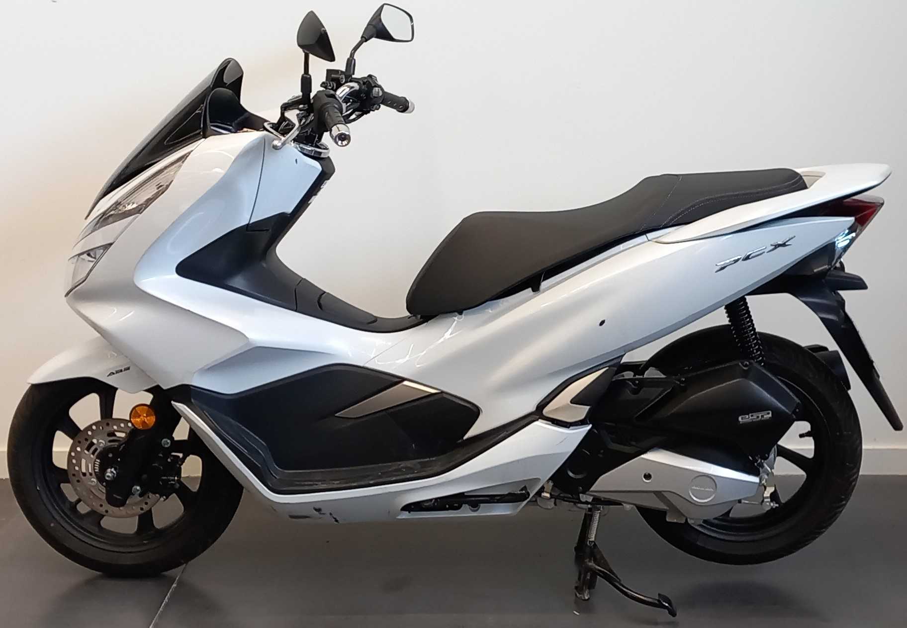 Honda PCX 125 2022 HD vue gauche