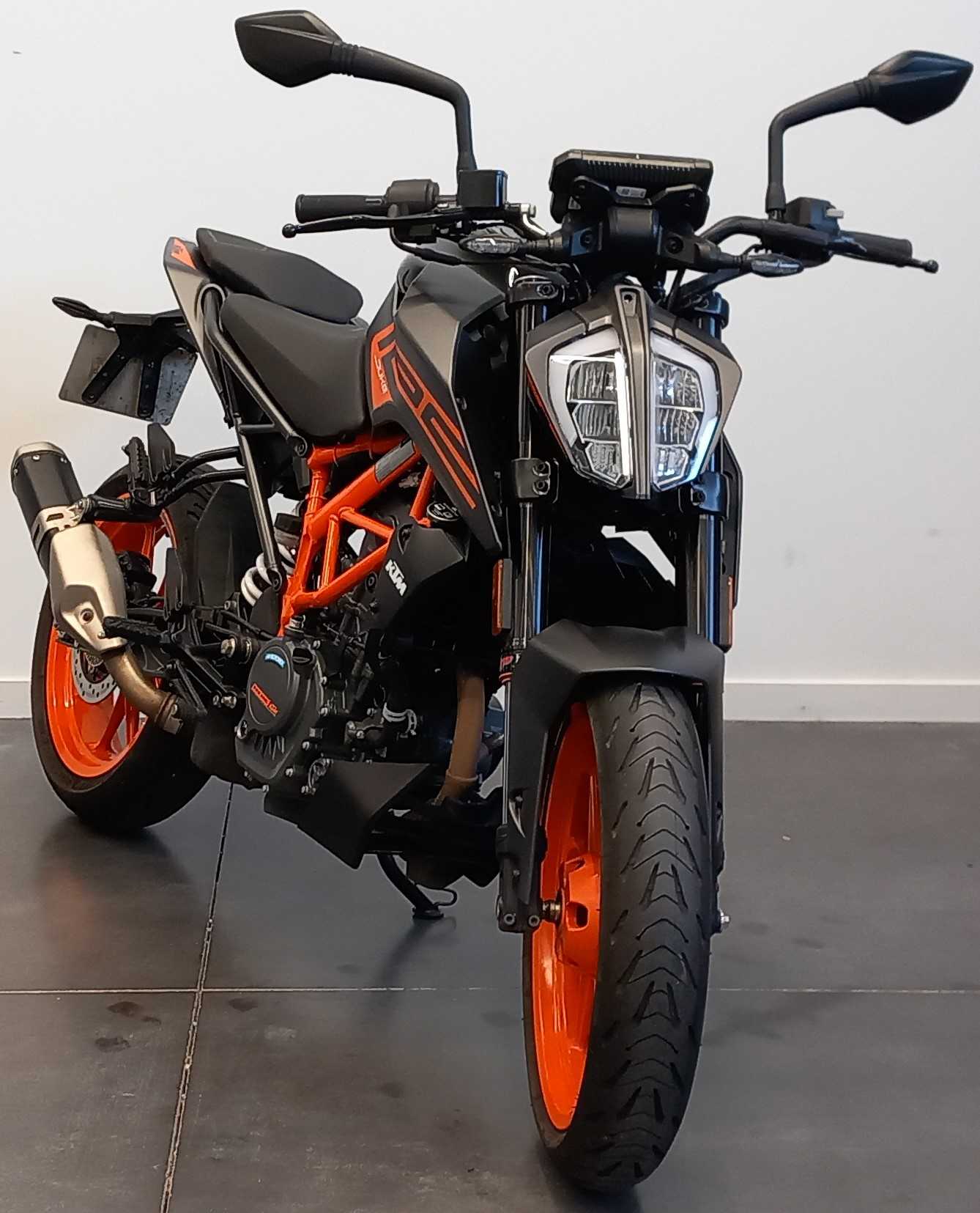 KTM 125 Duke 2021 HD vue 3/4 droite