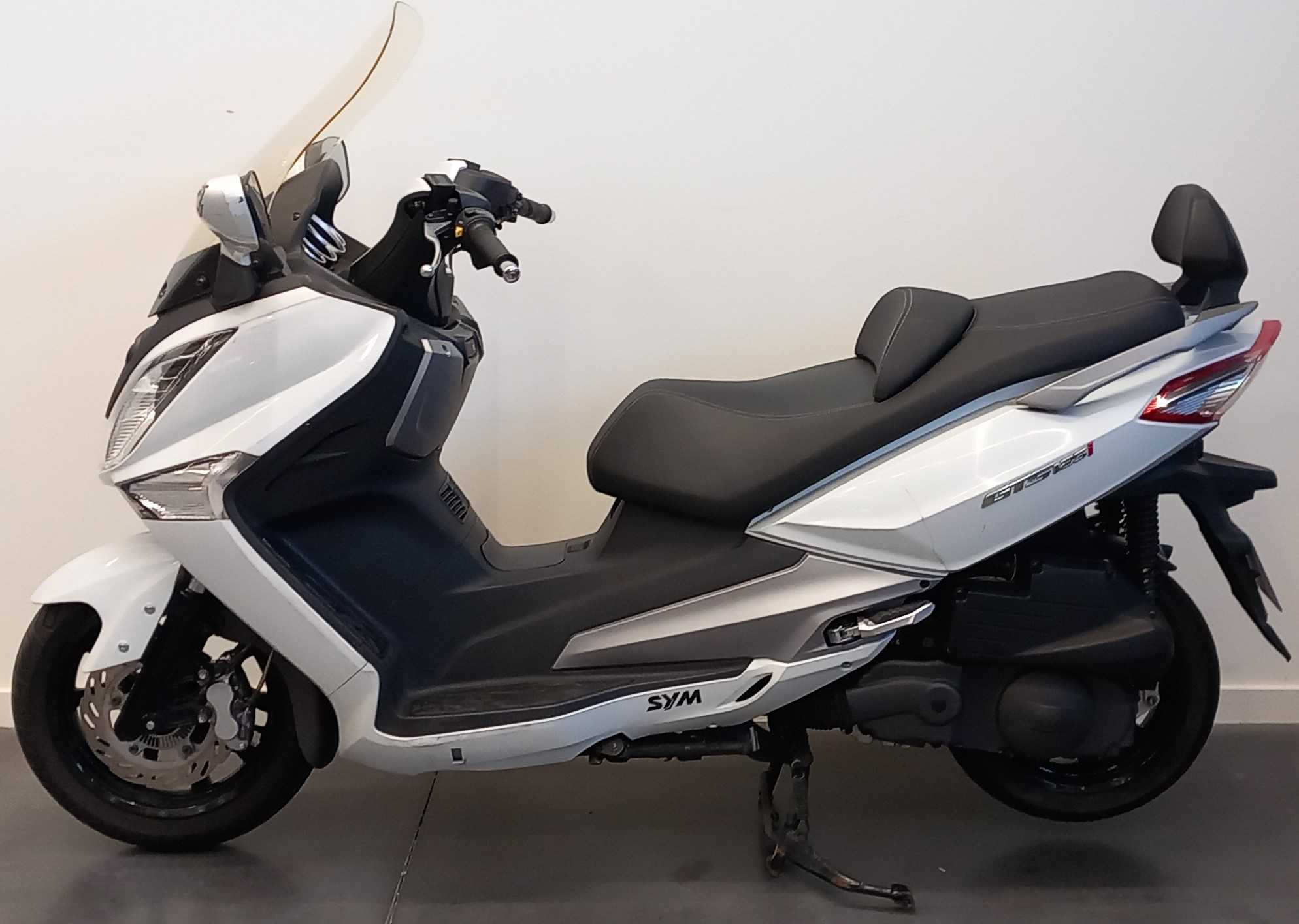 Sym 125 GTS 2013 HD vue gauche