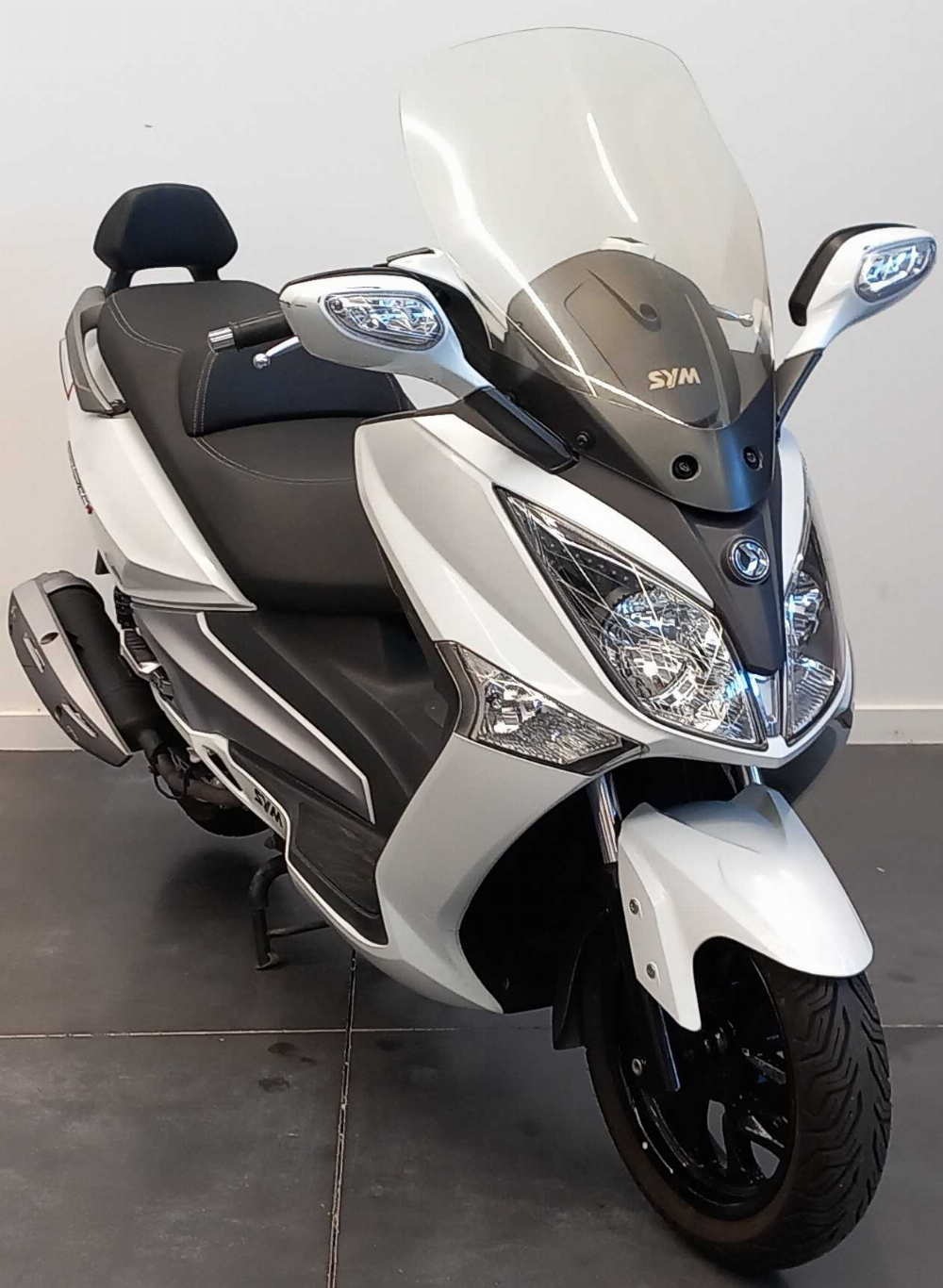 Sym 125 GTS 2013 vue 3/4 droite