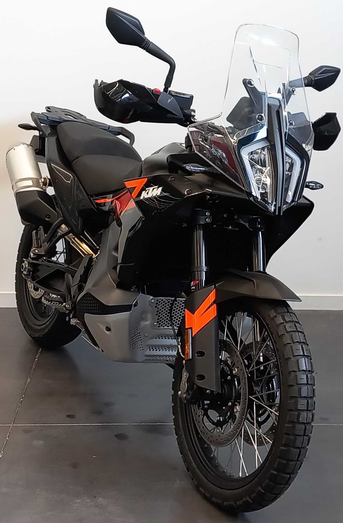 KTM 790 Adventure 2024 HD vue 3/4 droite