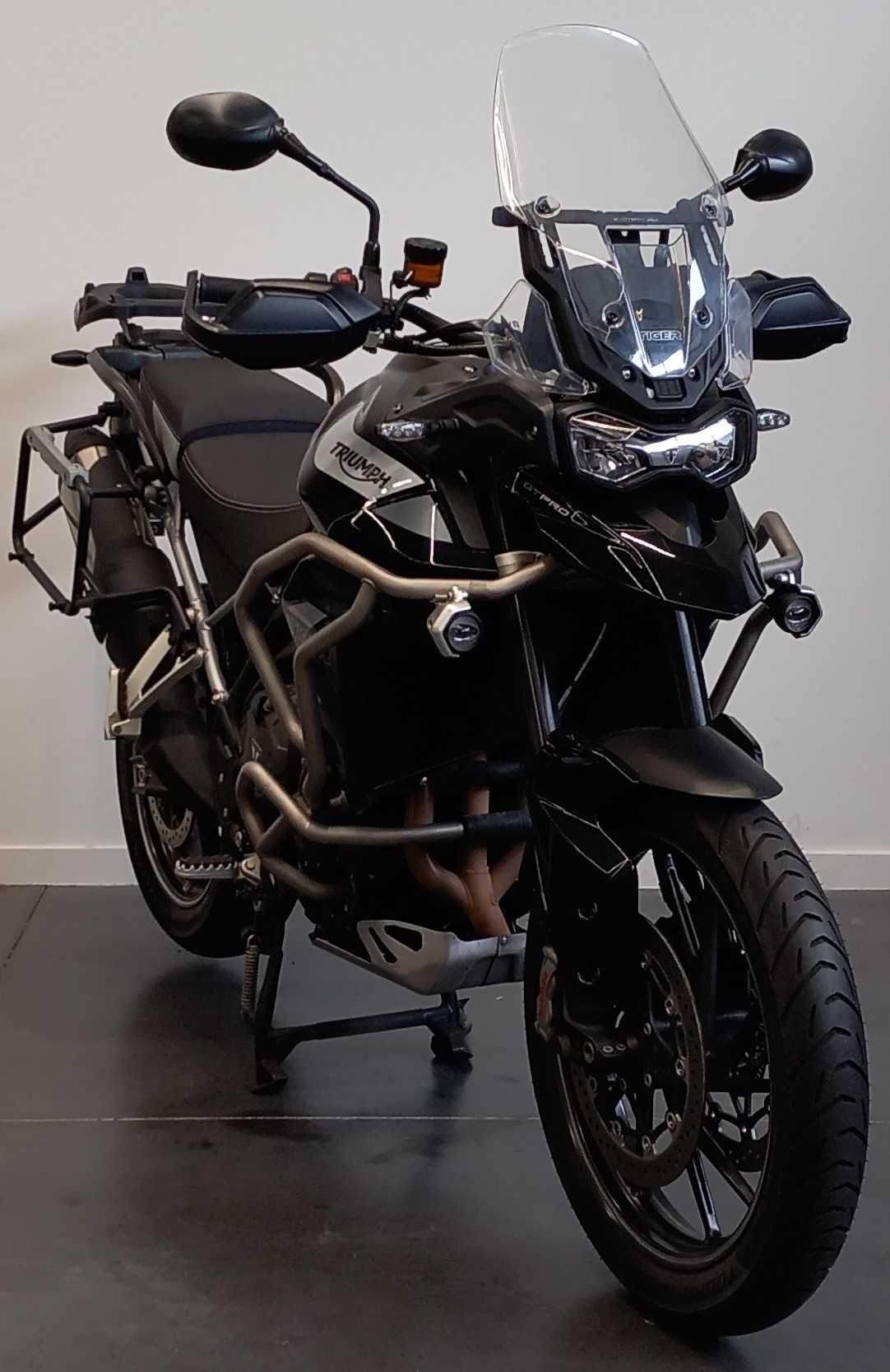 Triumph 900 Tiger GT Pro 2020 HD vue 3/4 droite