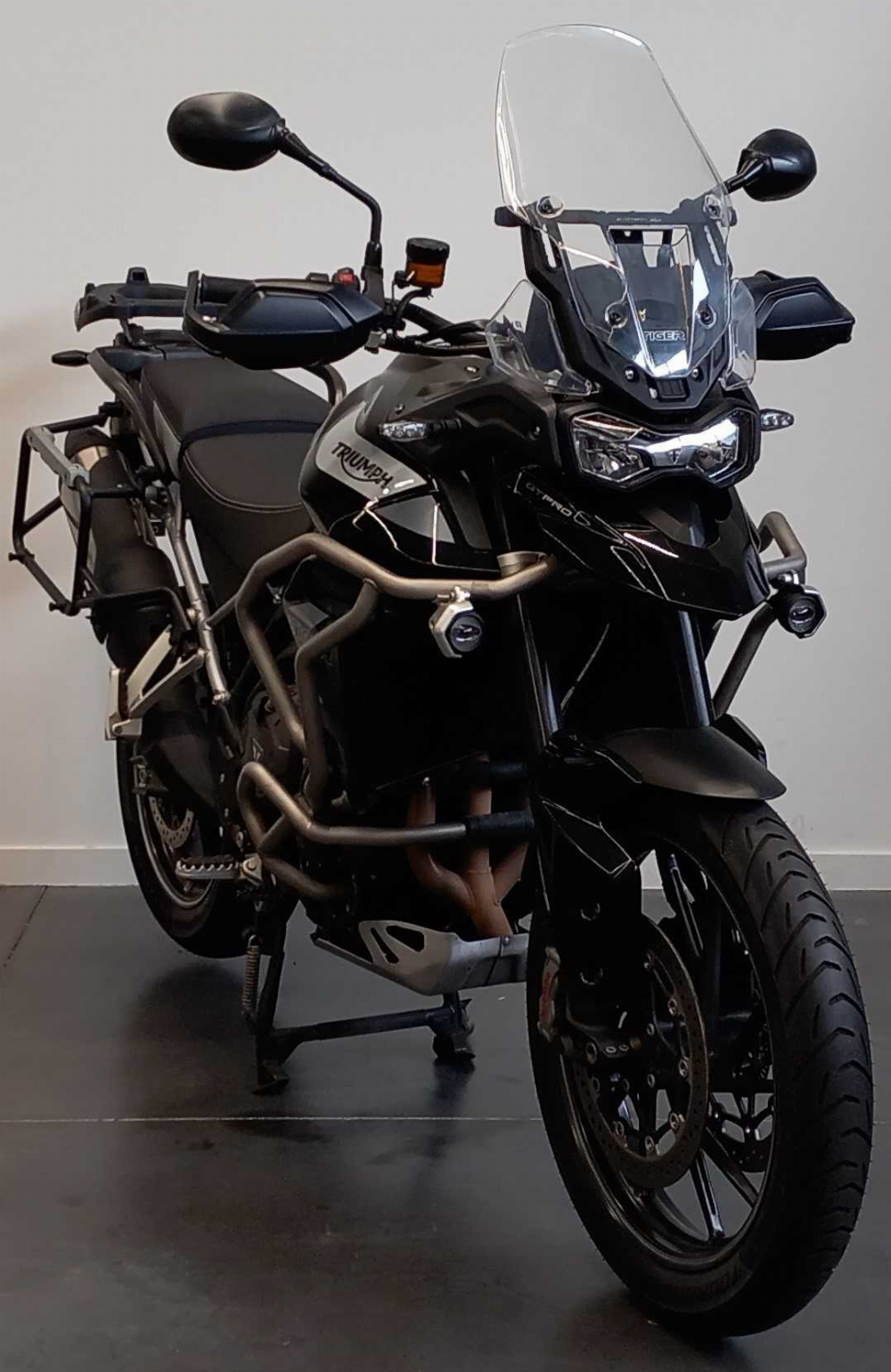Triumph 900 Tiger GT Pro 2020 vue 3/4 droite