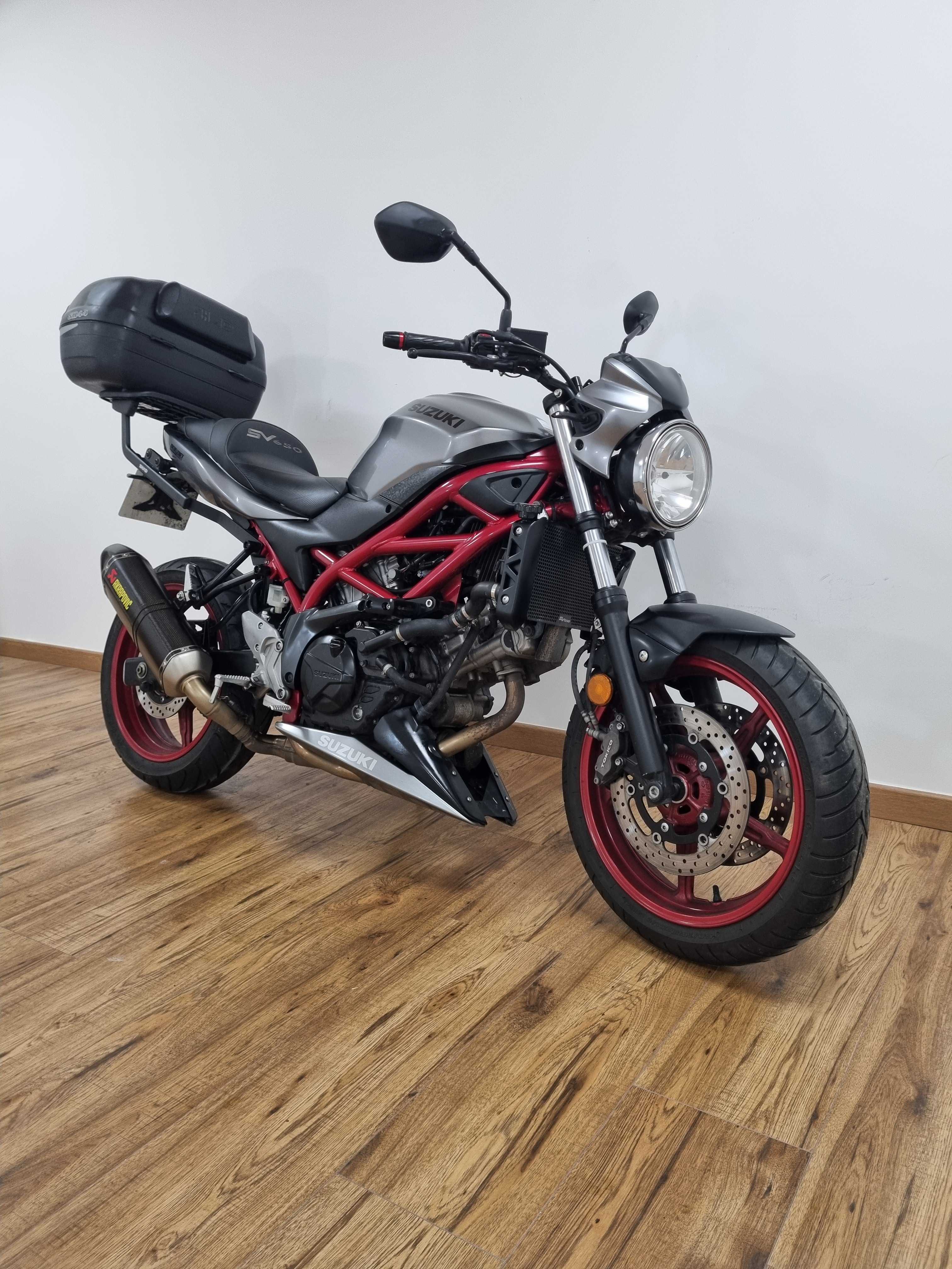 Suzuki SV 650 2019 HD vue 3/4 droite