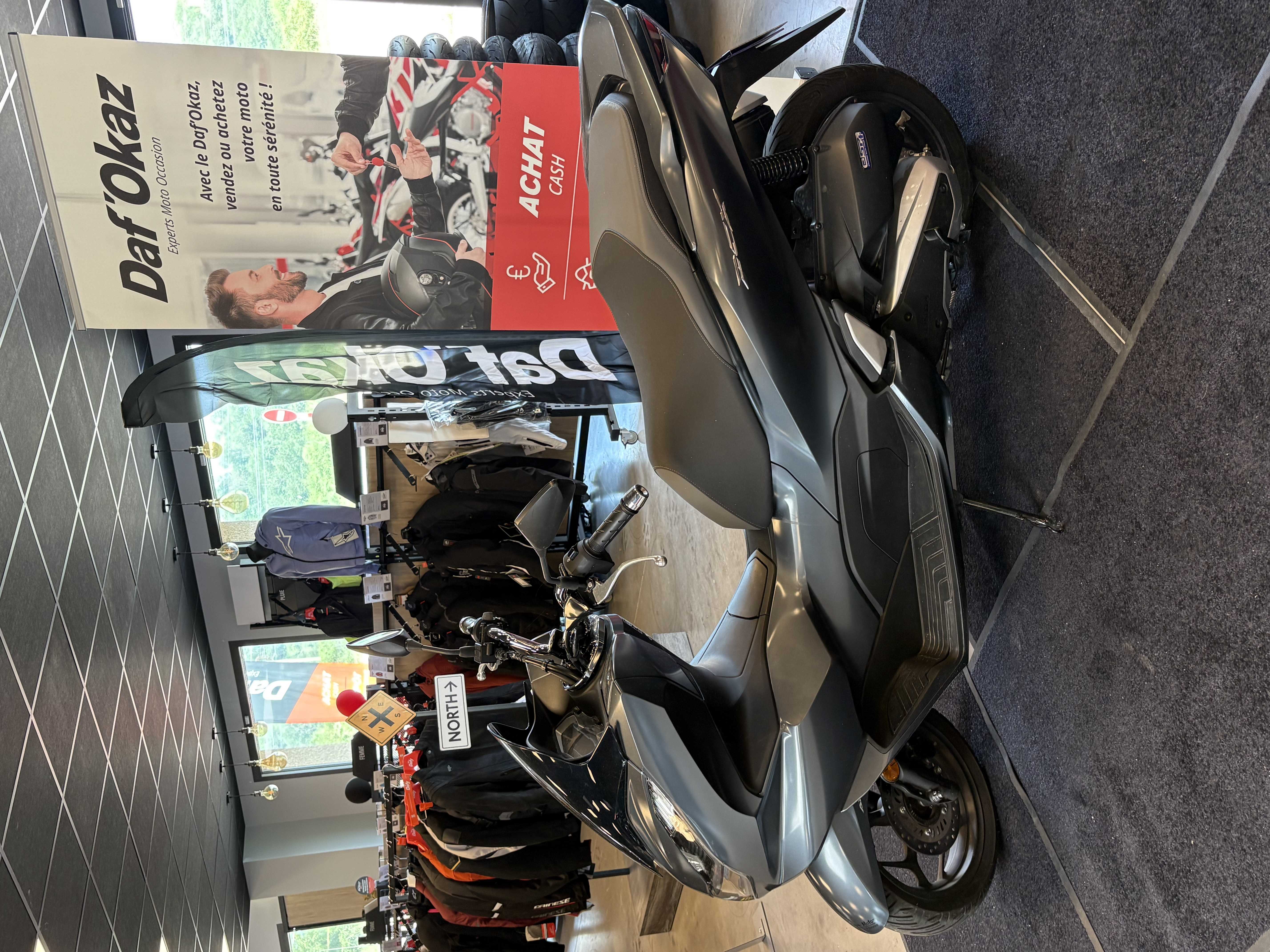 Honda PCX 125 2021 HD vue gauche