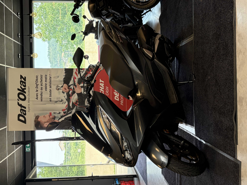 Honda PCX 125 2021 vue 3/4 droite