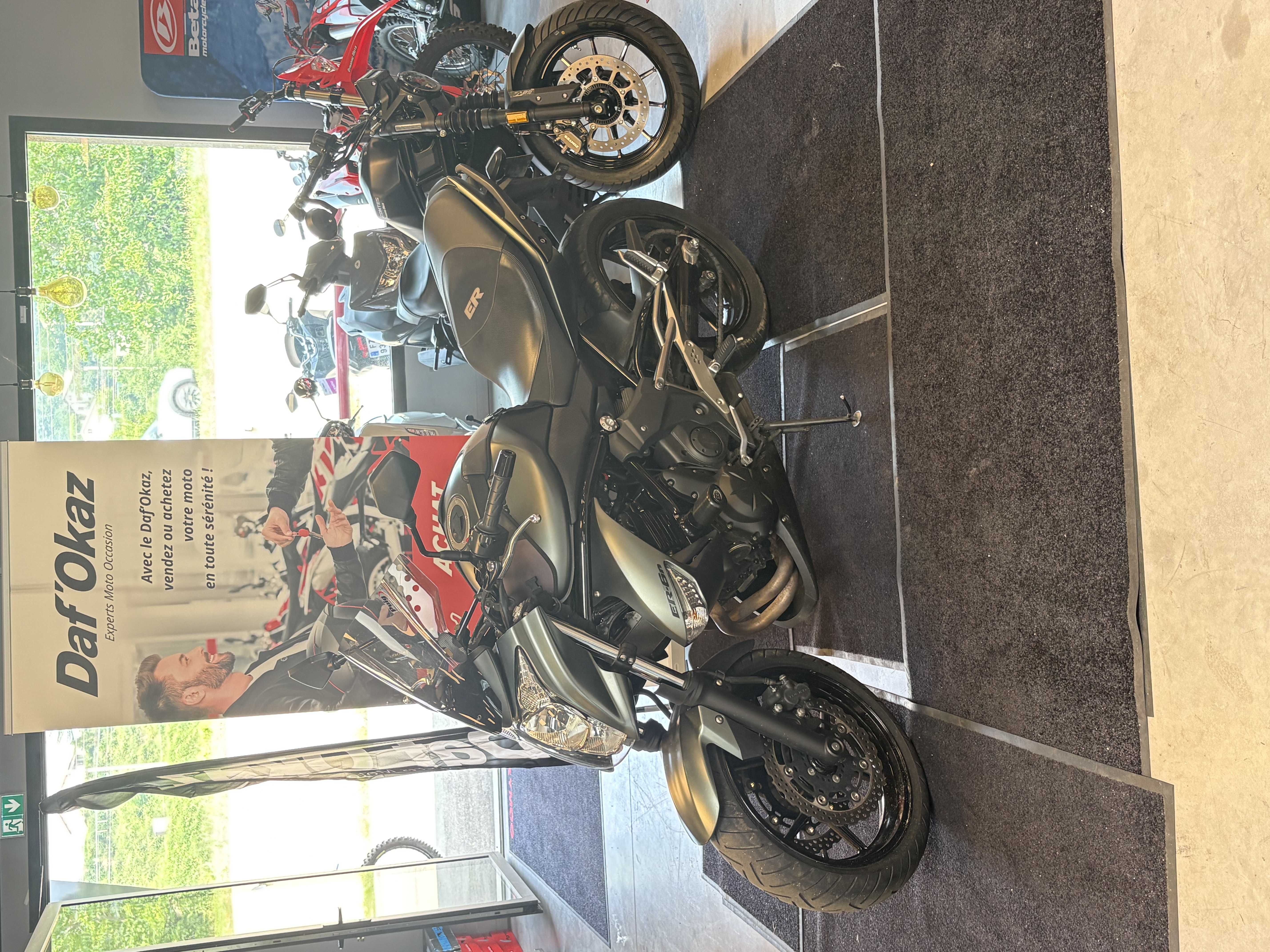 Kawasaki ER-6 N 2011 HD vue 3/4 droite