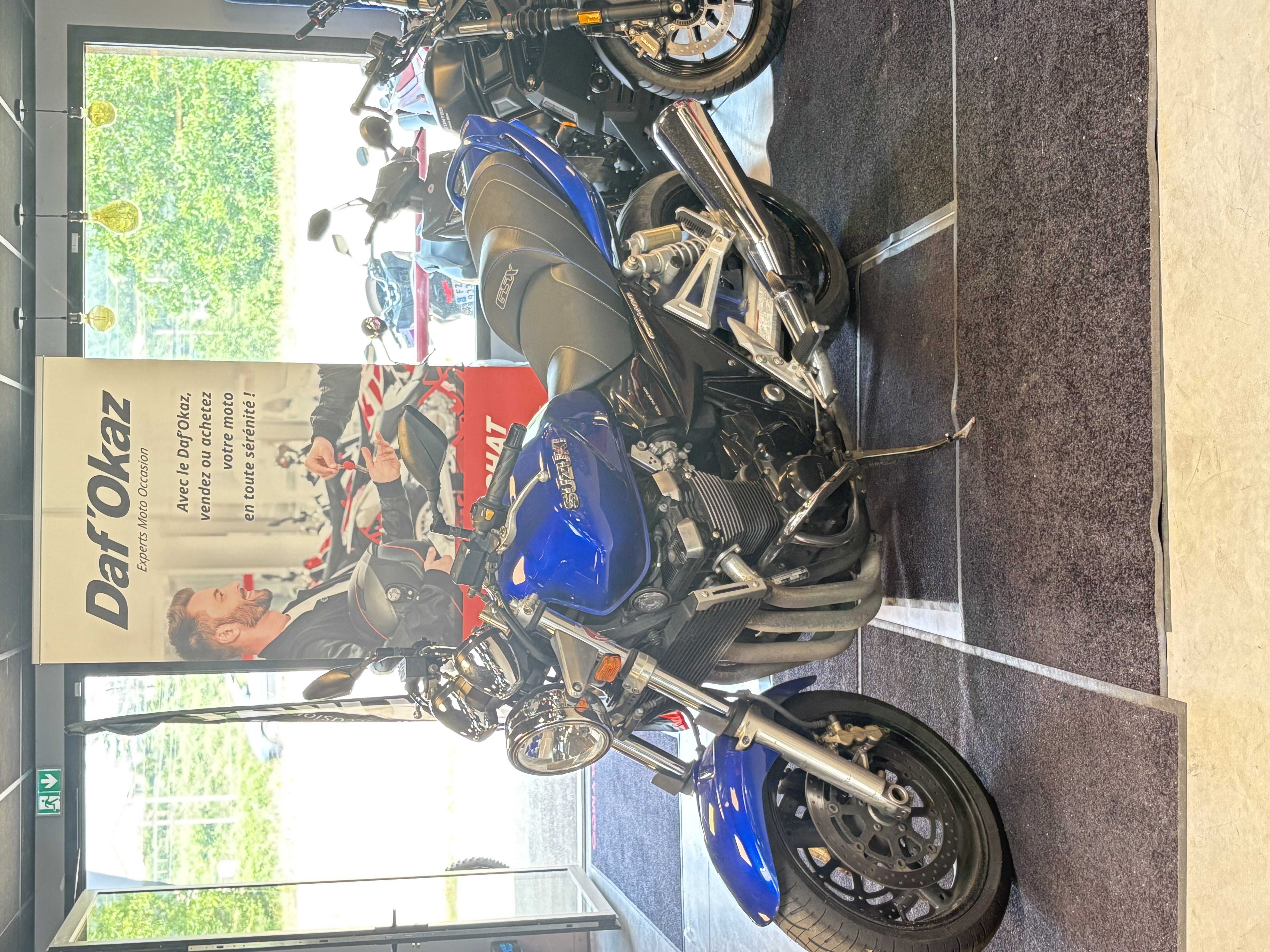 Suzuki GSX WVBN21 2002 HD vue 3/4 droite