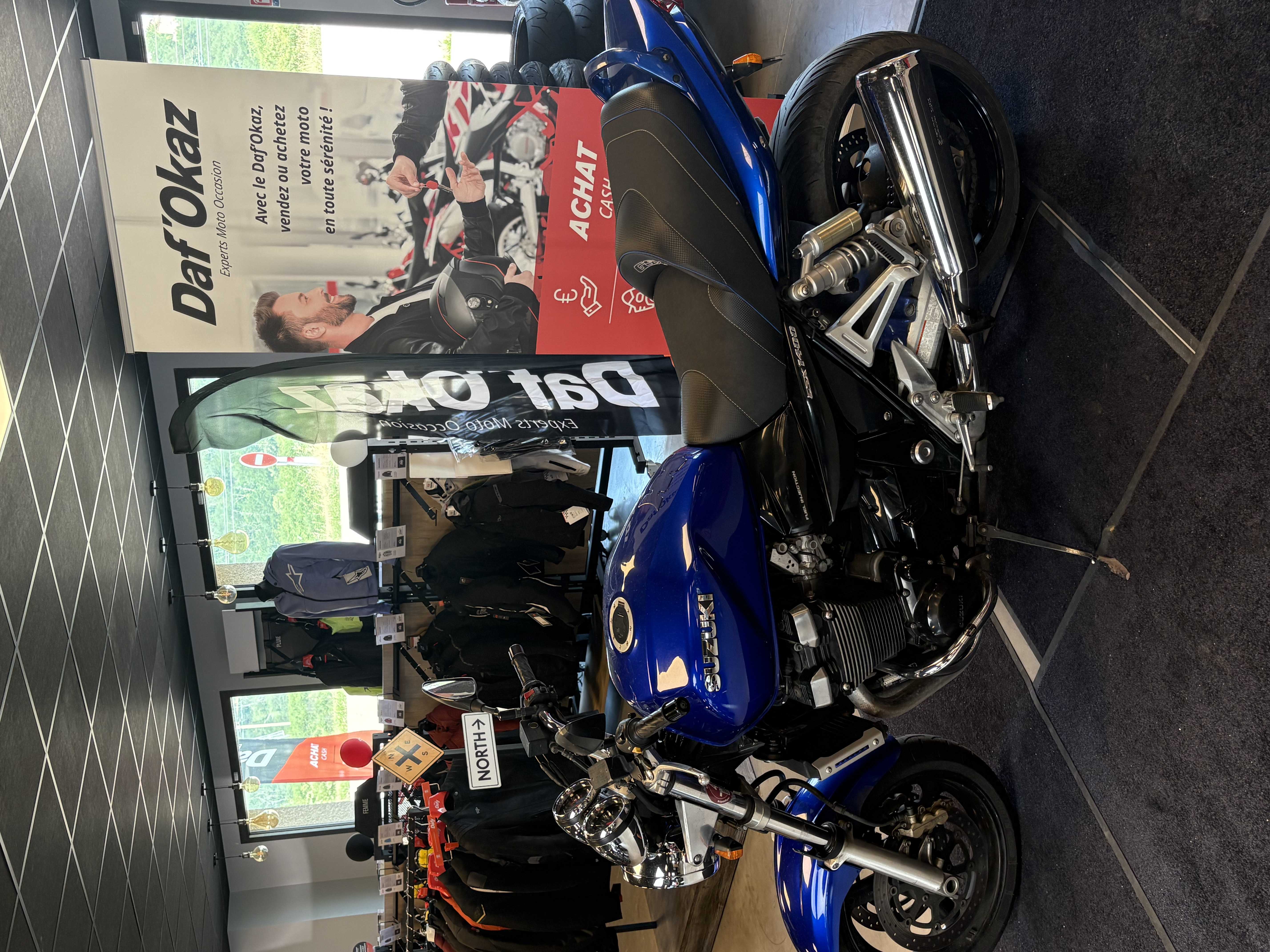 Suzuki GSX WVBN21 2002 HD vue gauche