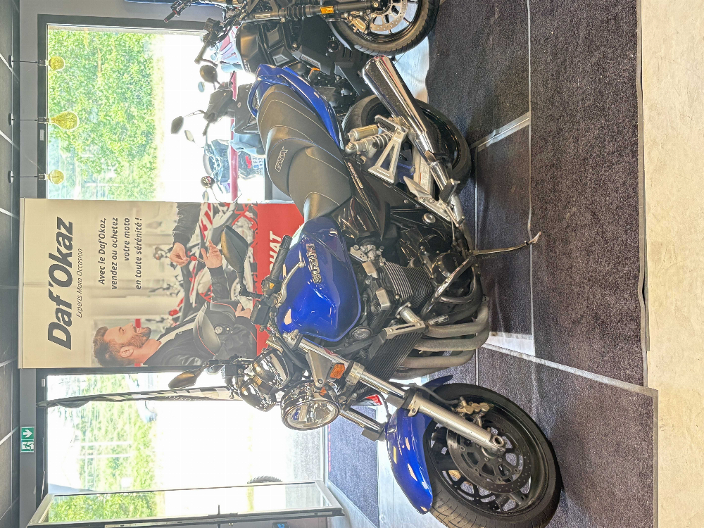 Suzuki GSX WVBN21 2002 vue 3/4 droite