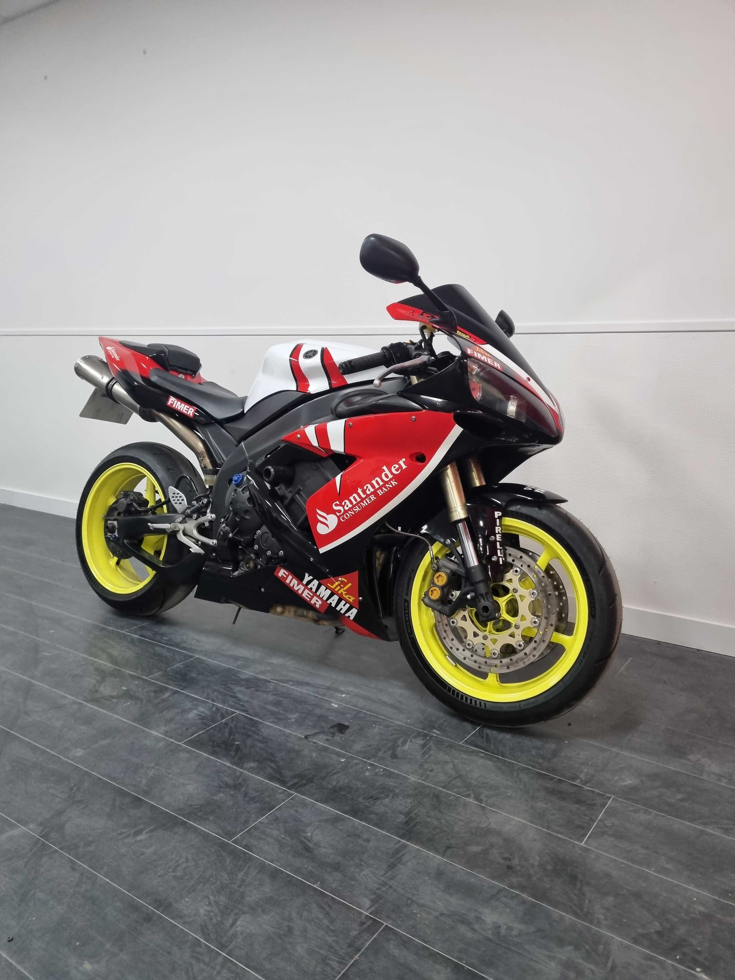 Yamaha YZF 1000 R1 2004 HD vue 3/4 droite