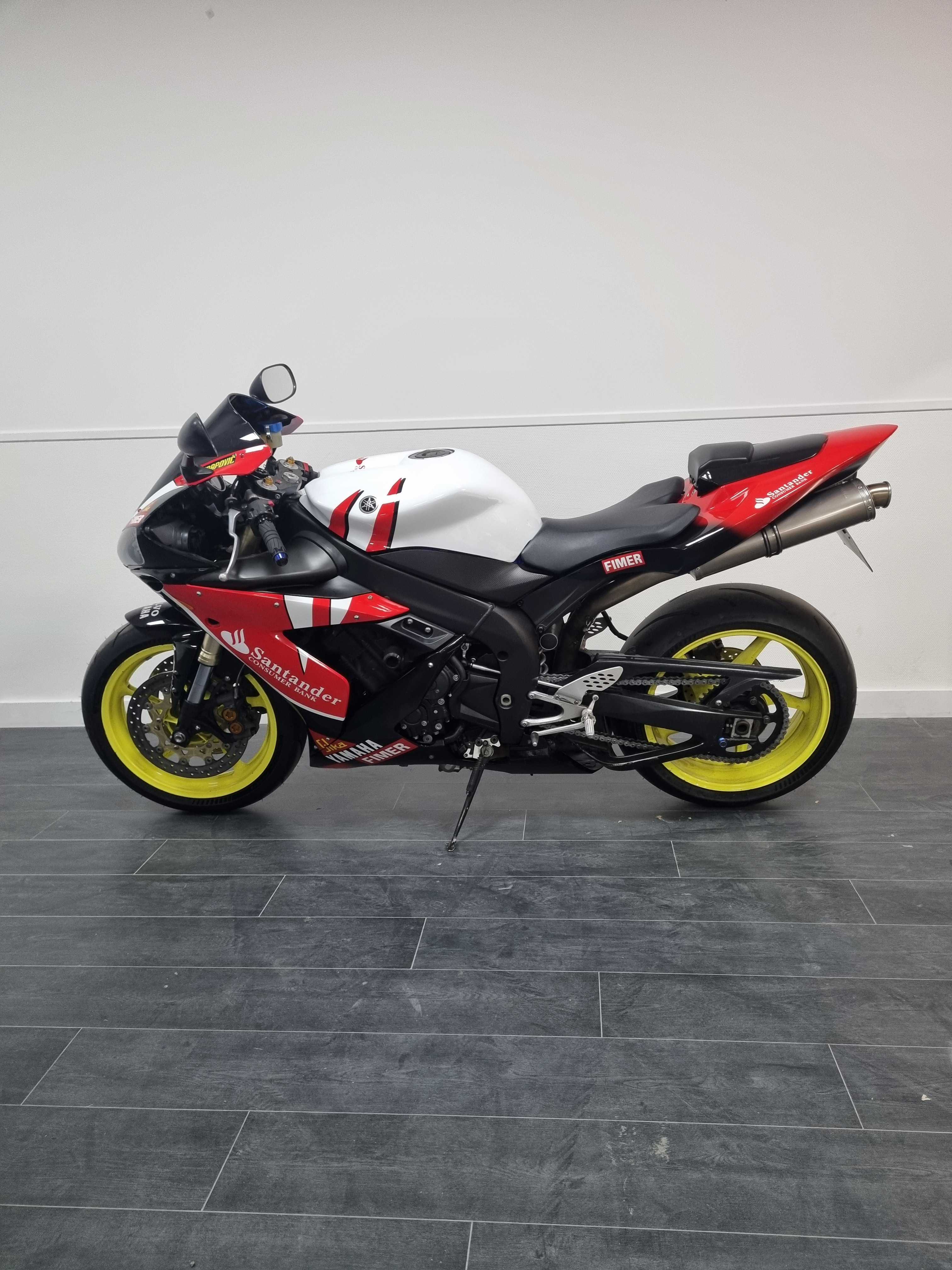 Yamaha YZF 1000 R1 2004 HD vue gauche