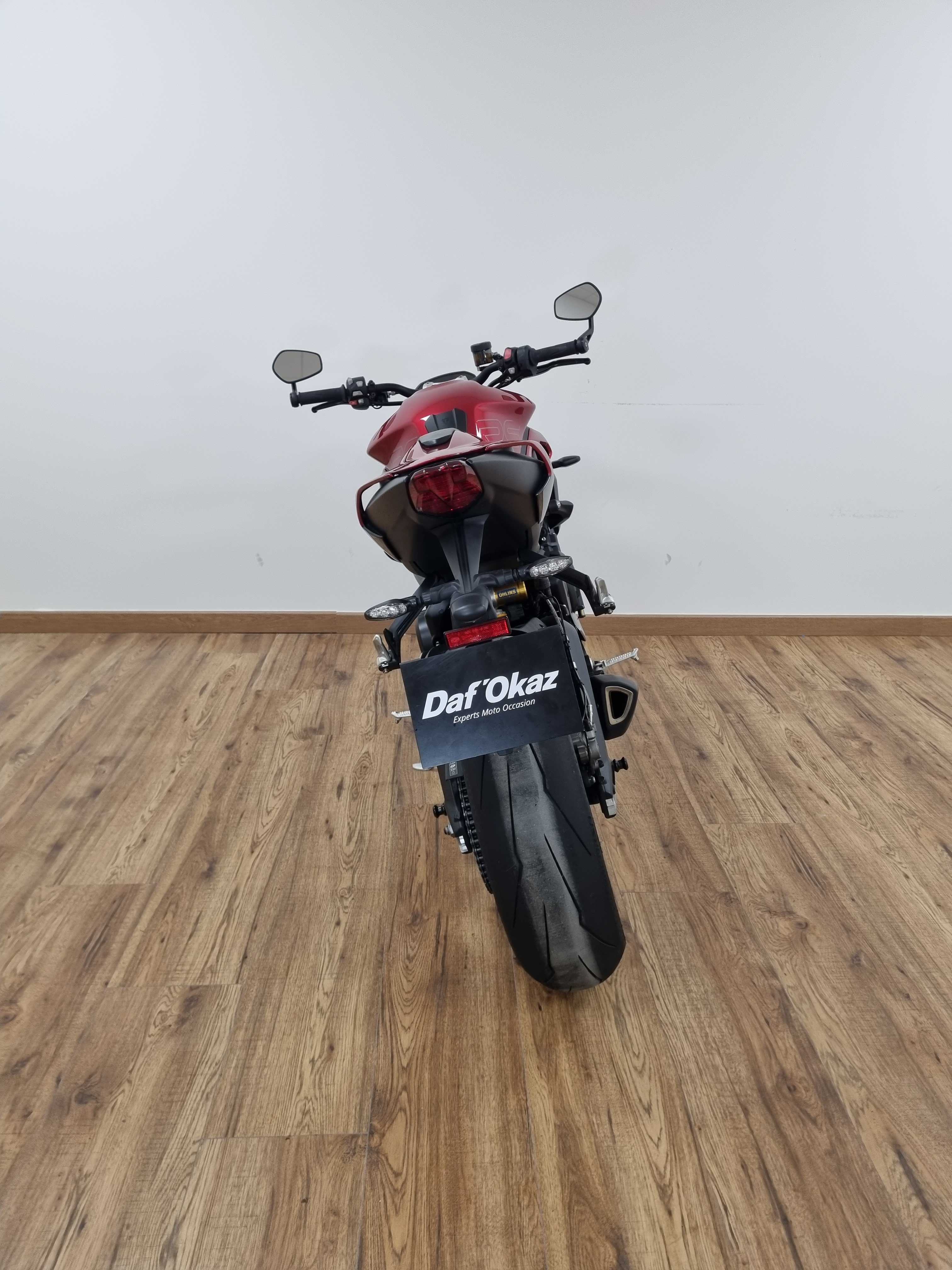 Triumph 765 Street Triple RS 2021 HD vue arrière