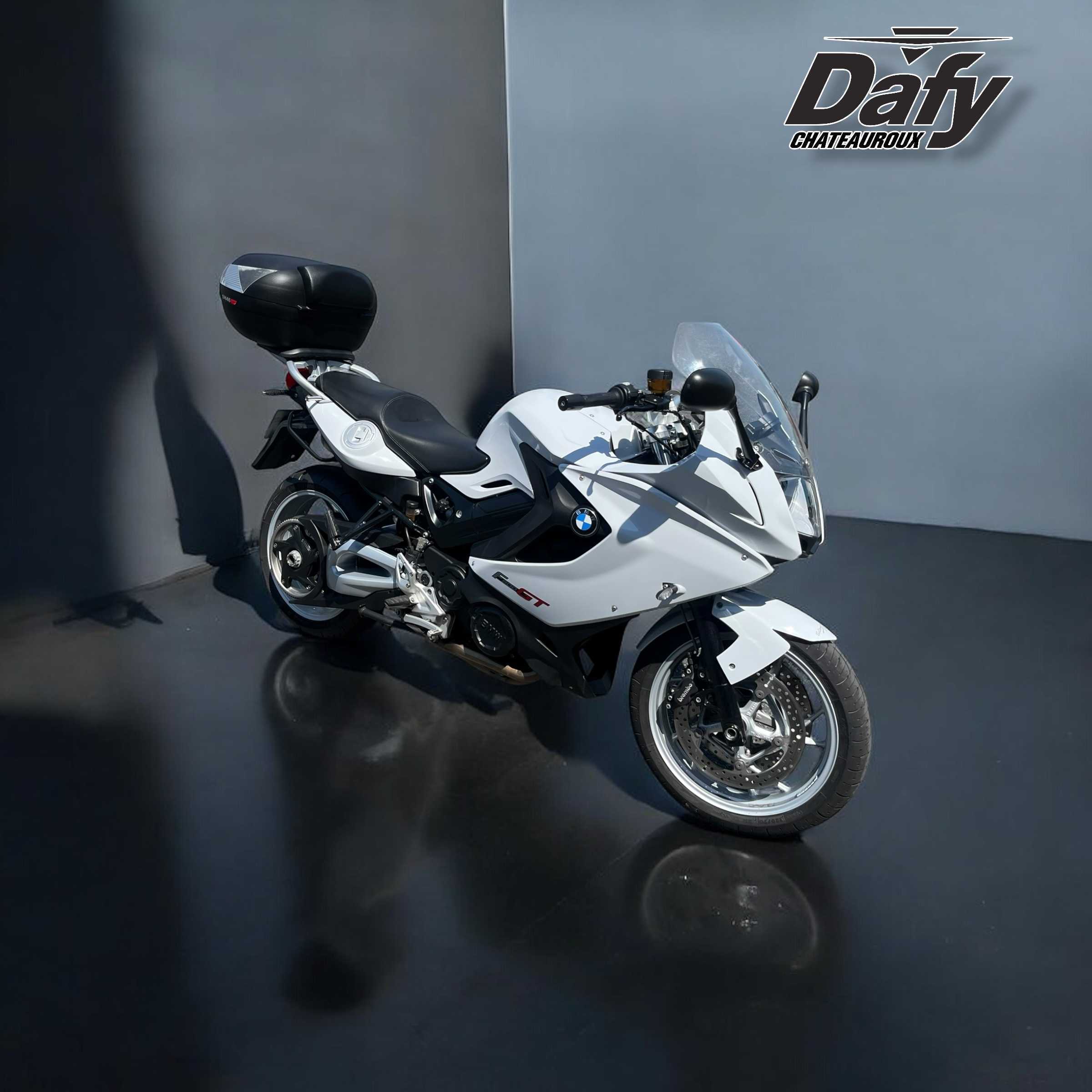 BMW F 800 GT 2014 HD vue 3/4 droite