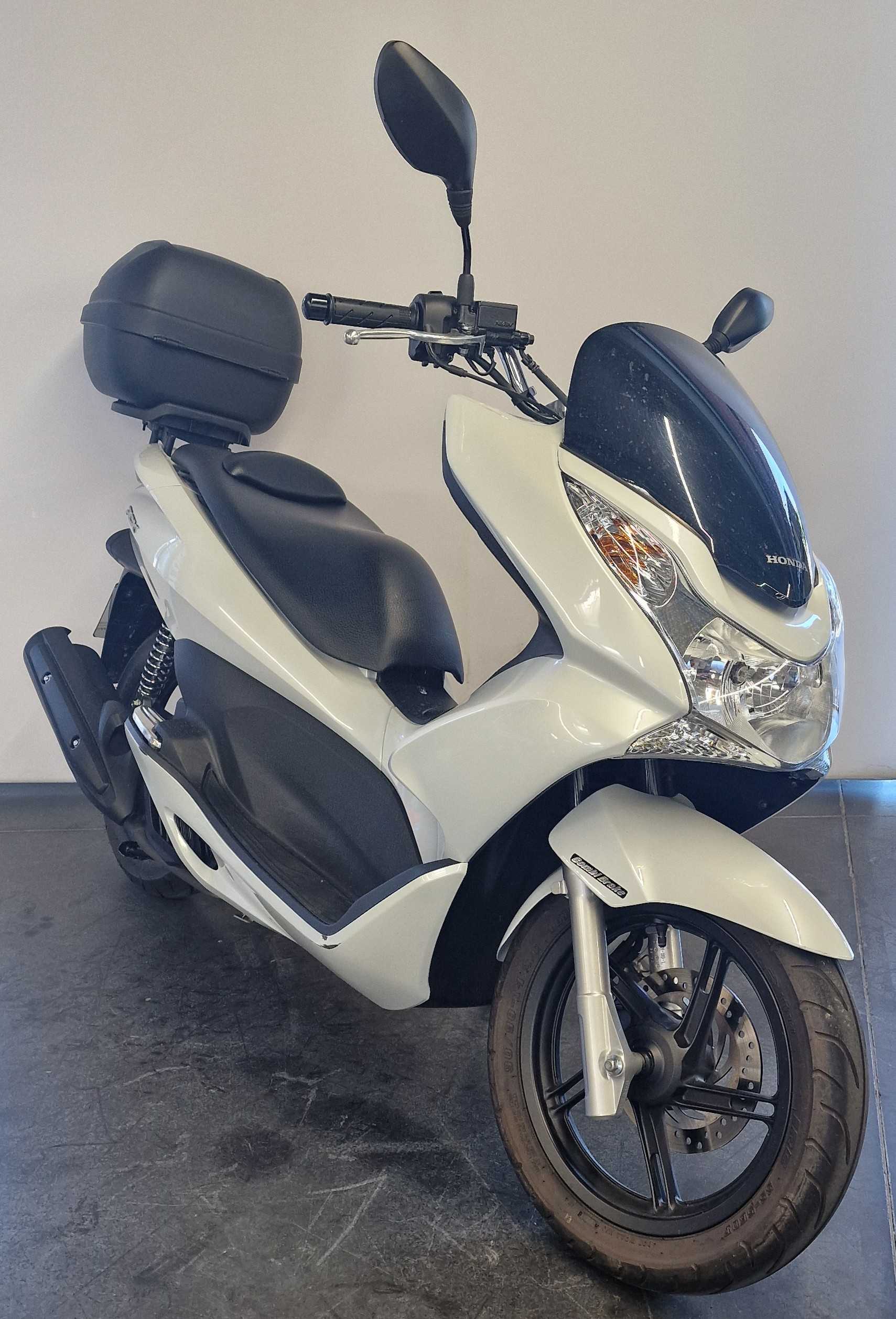 Honda PCX 125 2013 HD vue 3/4 droite