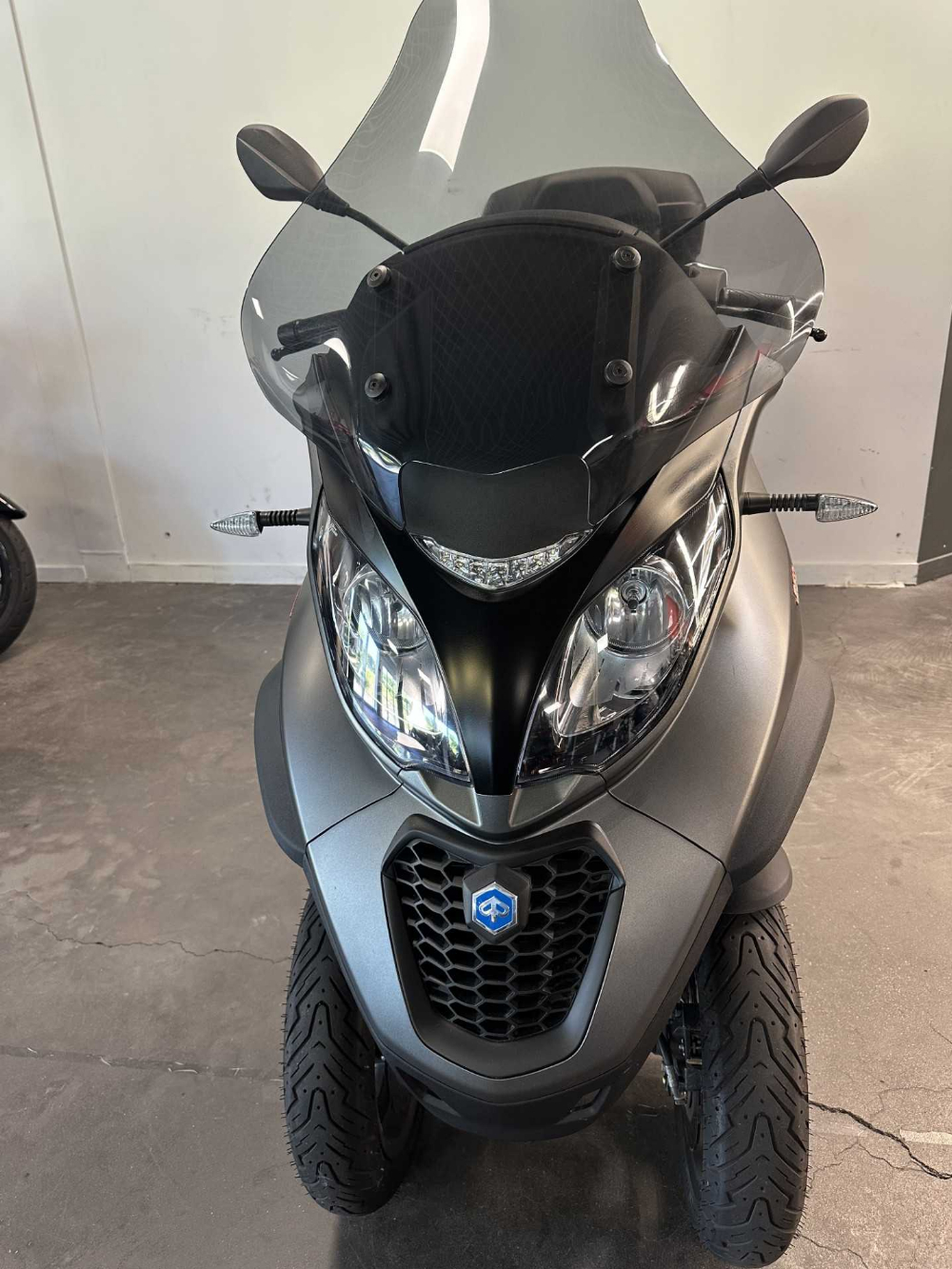 Piaggio MP3 350 HPE Sport 2019 vue avant