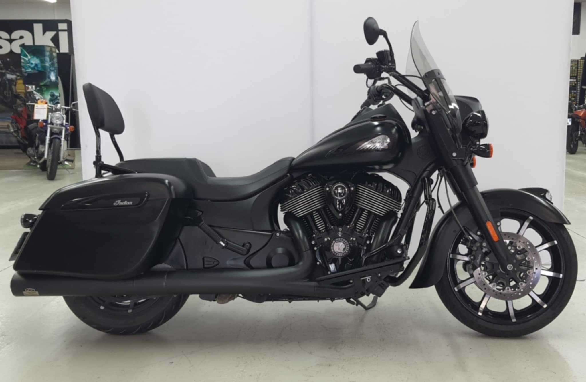 Indian SPRINGFIELD DARK HORSE THUNDER BLACK SMOKE 2021 HD vue gauche