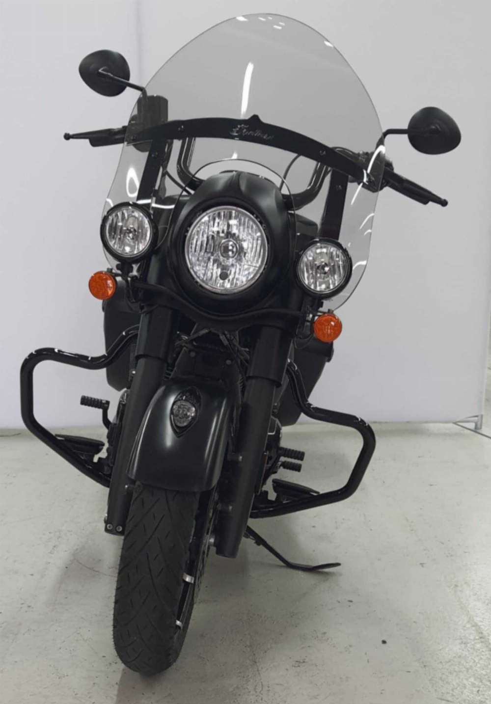 Indian SPRINGFIELD DARK HORSE THUNDER BLACK SMOKE 2021 vue avant