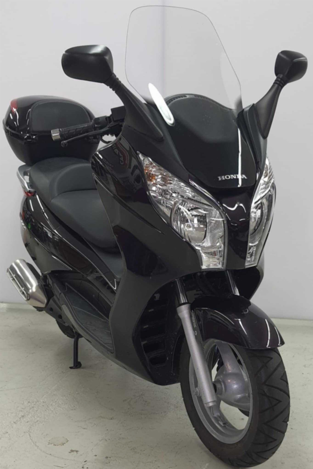 Honda FES 125 S-Wing ABS 2008 vue 3/4 droite