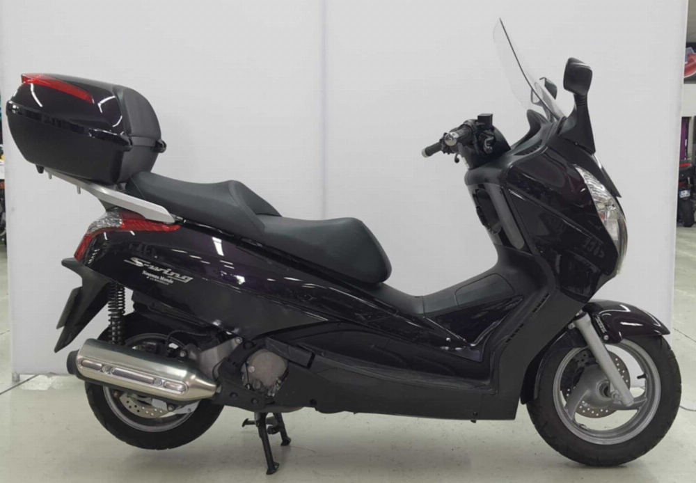 Honda FES 125 S-Wing ABS 2008 vue gauche