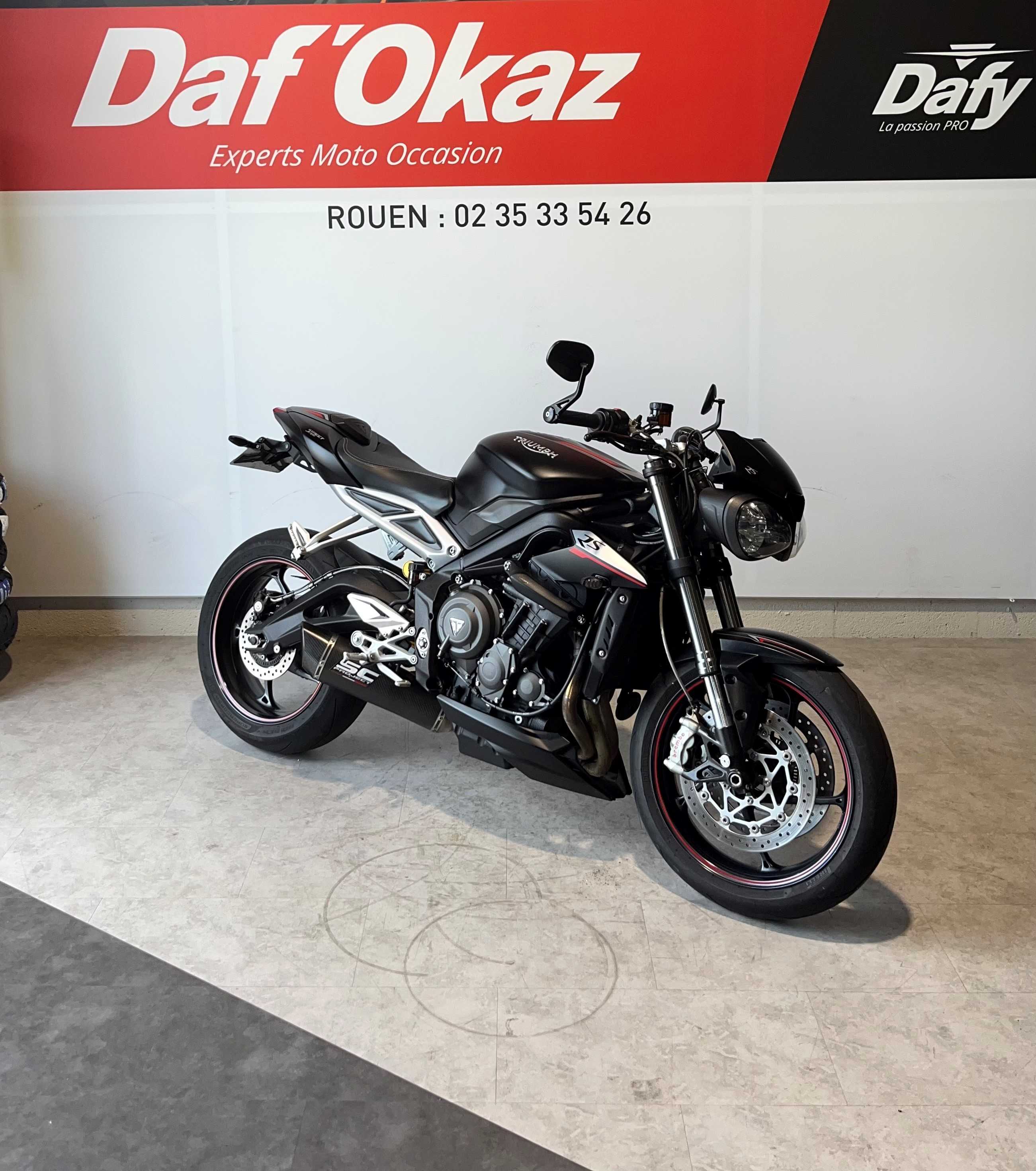 Triumph STREET TRIPLE RS 765 2018 HD vue 3/4 droite