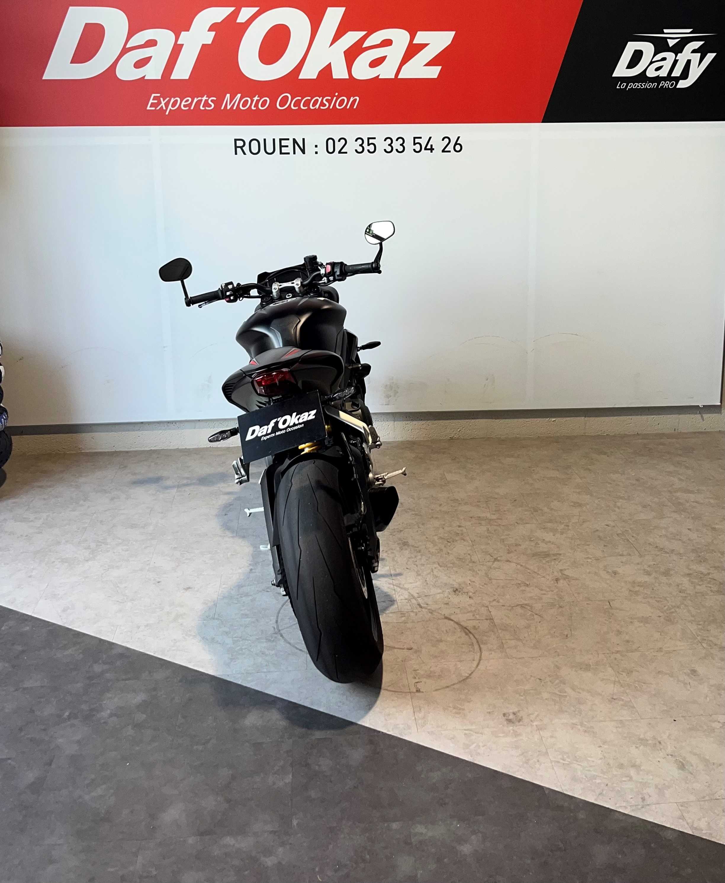 Triumph STREET TRIPLE RS 765 2018 HD vue arrière