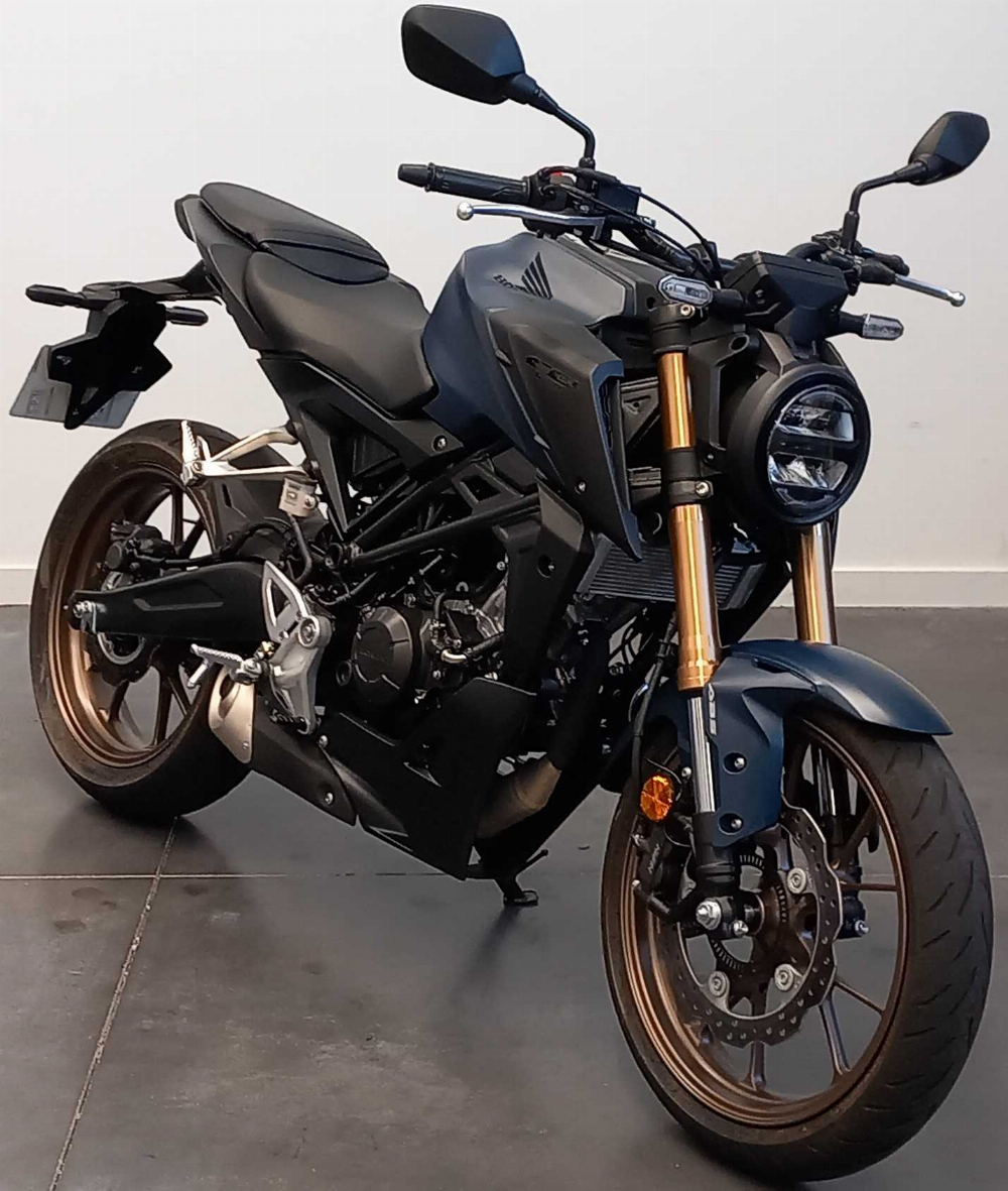 Honda CB 125 R 2023 vue 3/4 droite