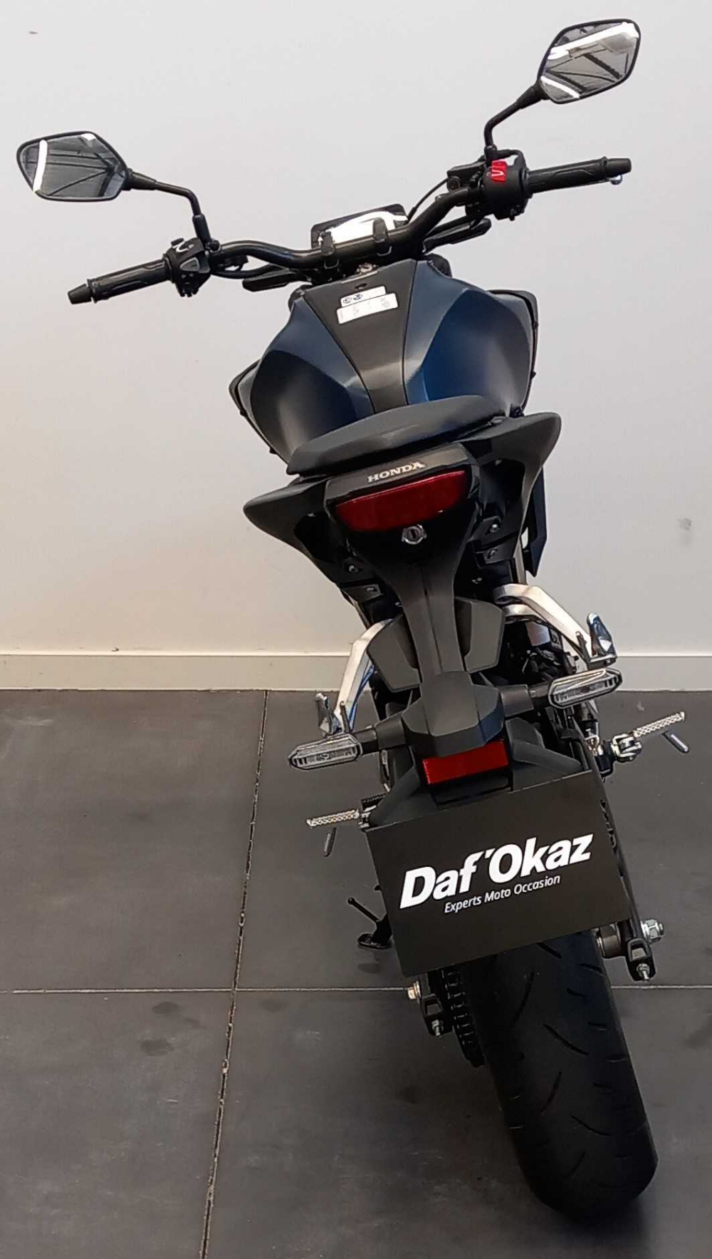 Honda CB 125 R 2023 vue arrière