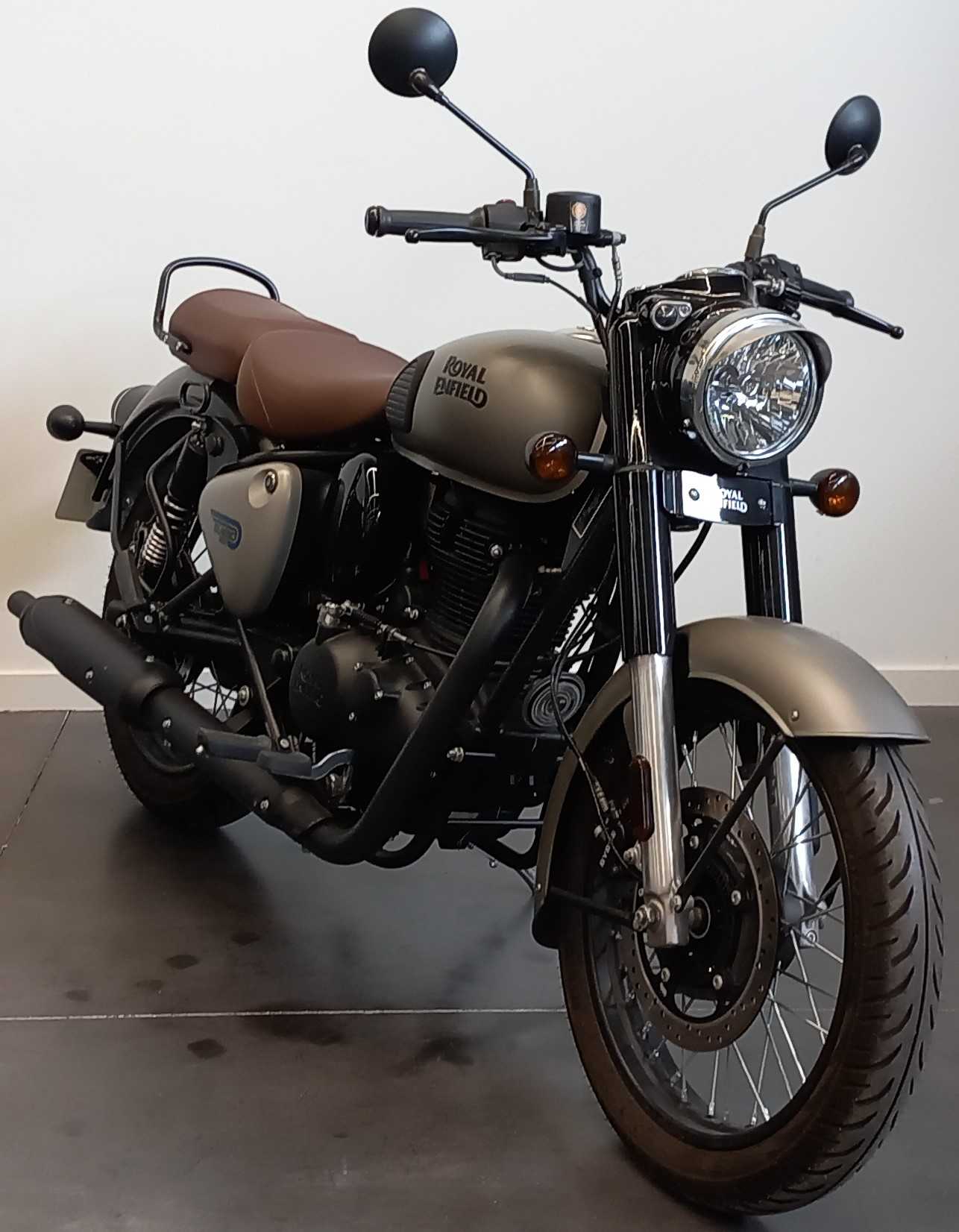 Royal Enfield METEOR 350 2022 HD vue 3/4 droite