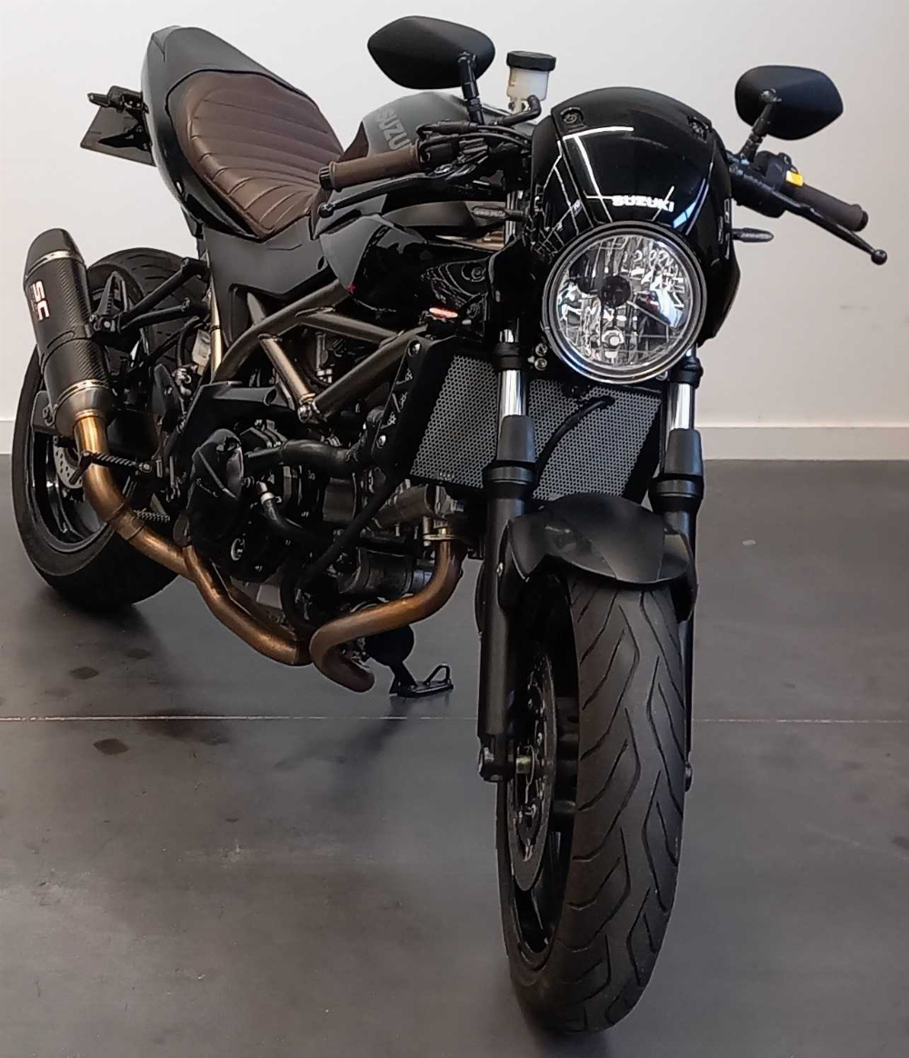 Suzuki SV 650 X 2021 vue 3/4 droite
