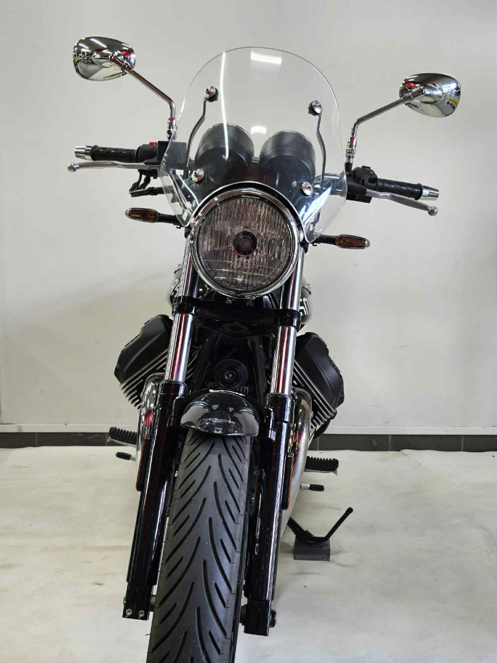 Moto Guzzi V7 SPECIAL V7 SPECIAL 2023 vue avant