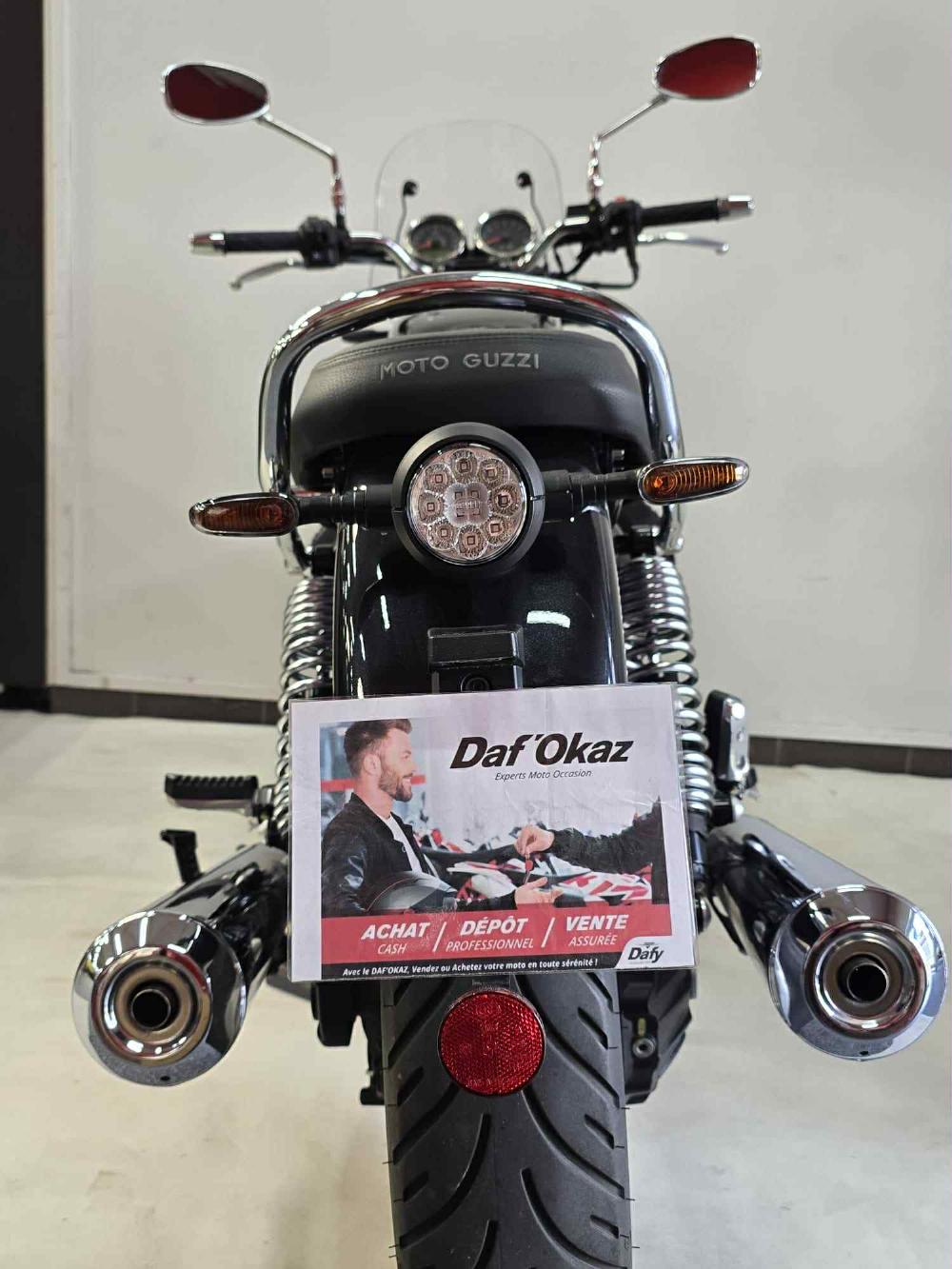 Moto Guzzi V7 SPECIAL V7 SPECIAL 2023 vue arrière