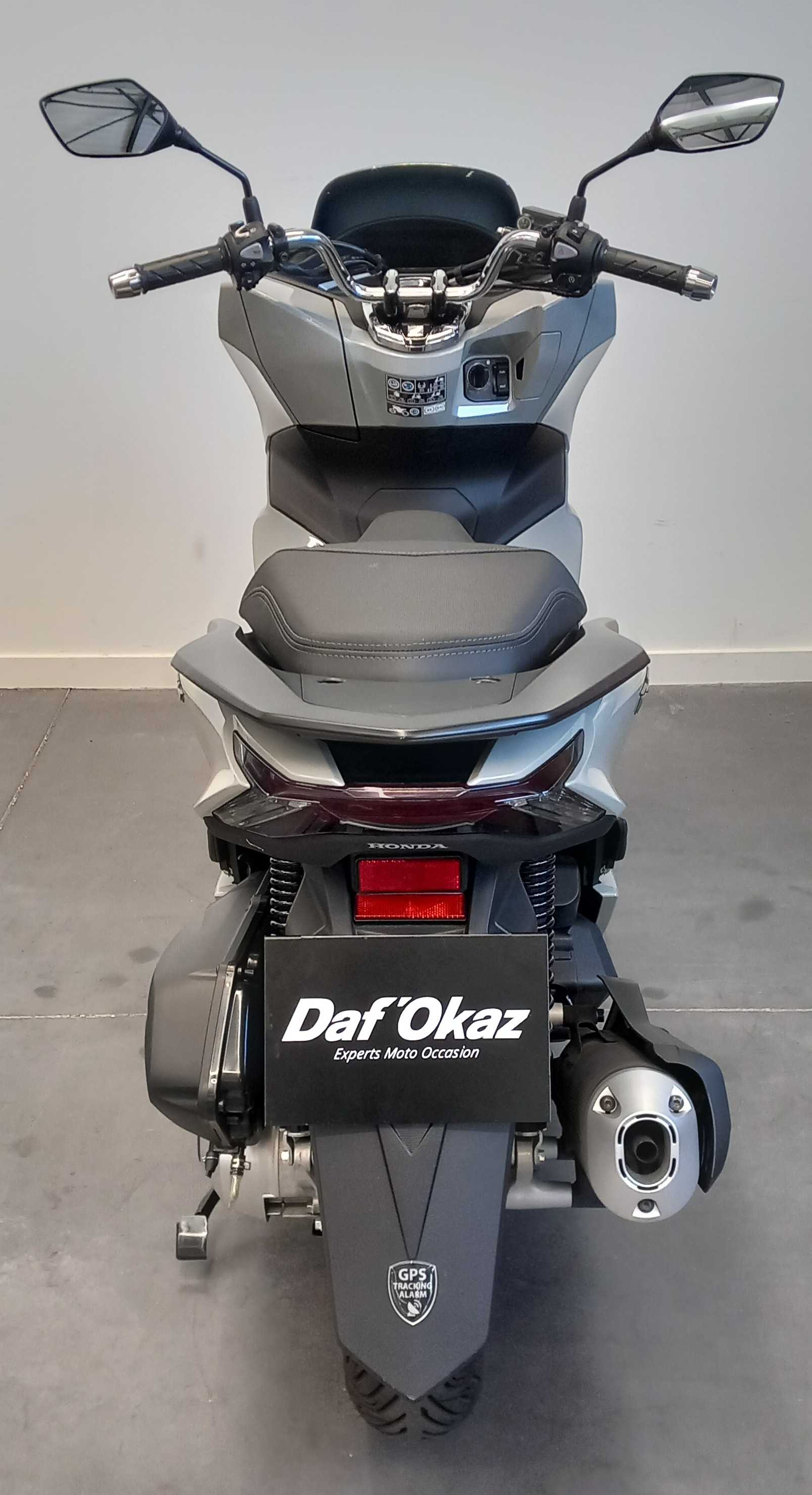 Honda PCX 125 2024 HD vue arrière