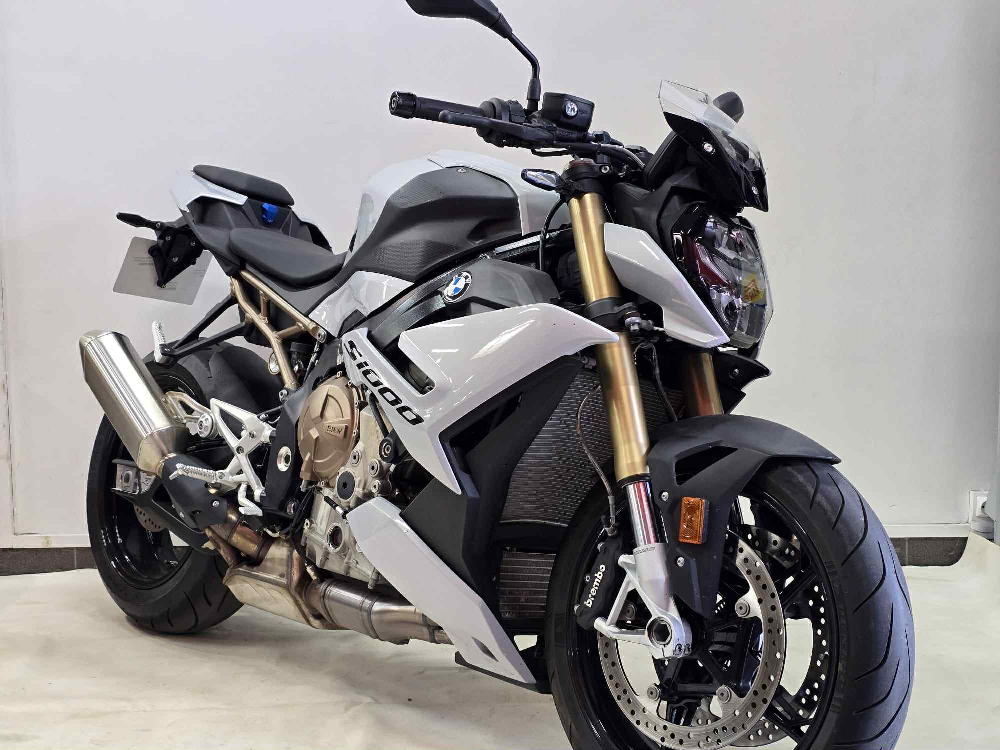 BMW S 1000 R 2021 vue 3/4 droite