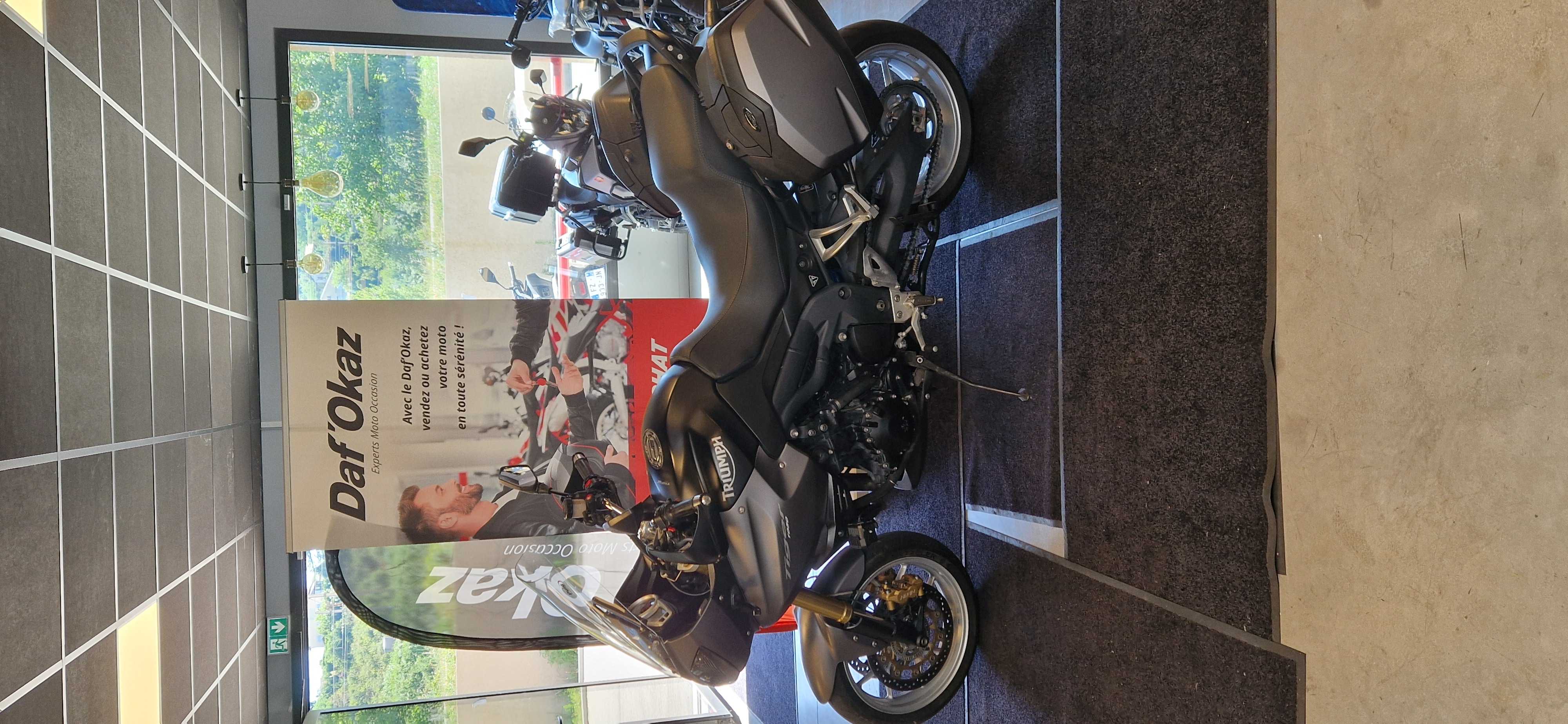 Triumph 1050 Tiger SE 2010 HD vue gauche