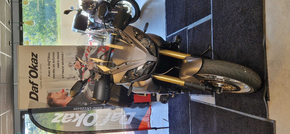Triumph 1050 Tiger SE 2010 vue avant