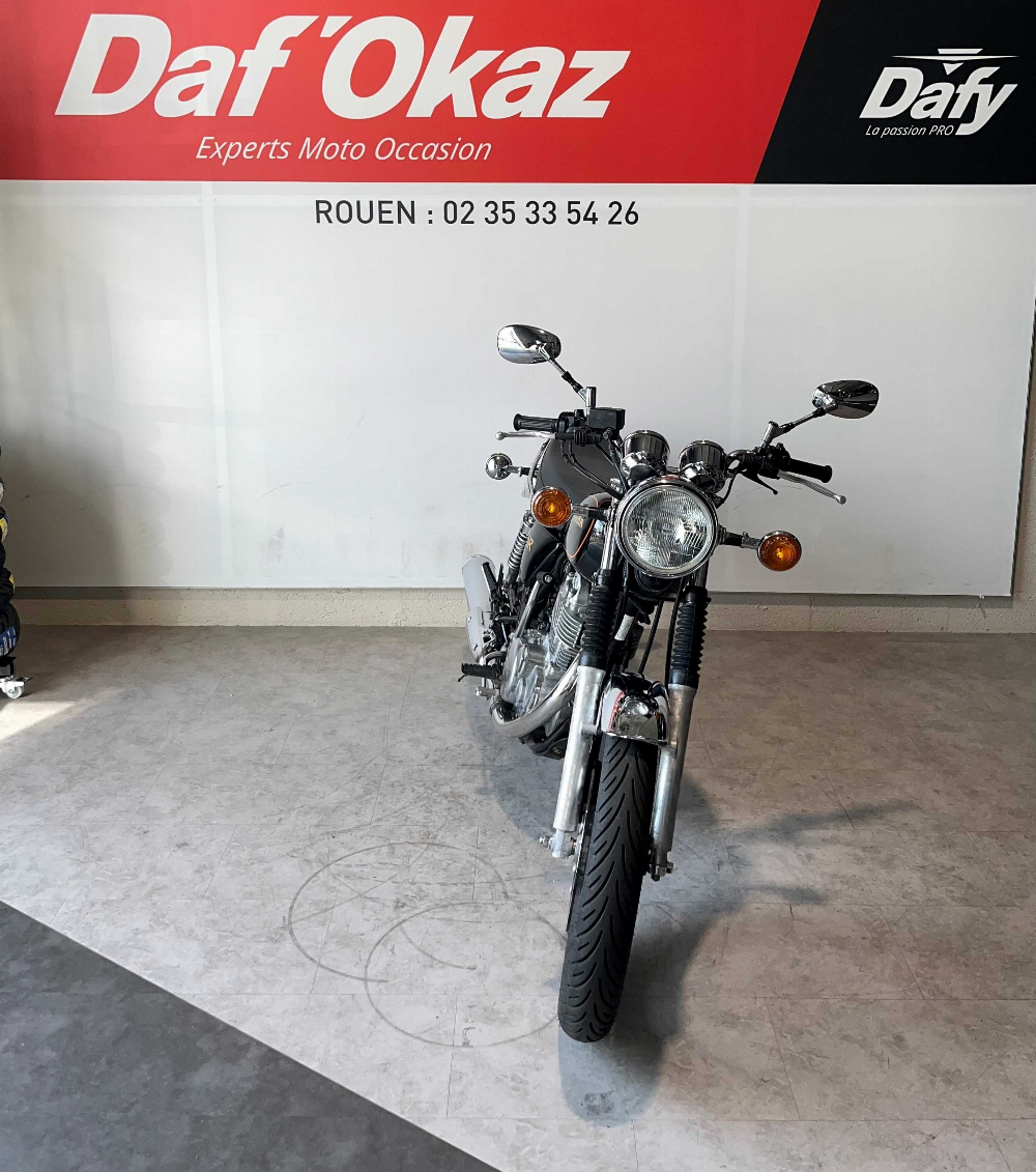 Yamaha SR 400 2015 vue avant