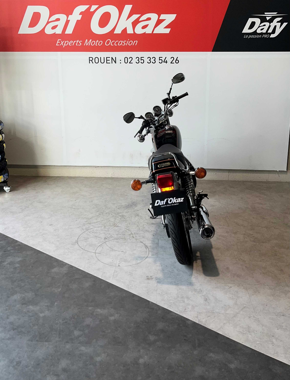 Yamaha SR 400 2015 vue arrière