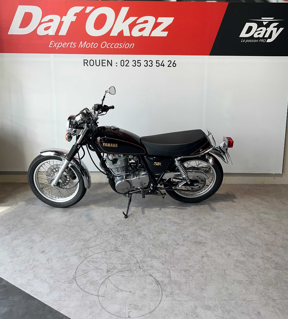 Yamaha SR 400 2015 vue gauche