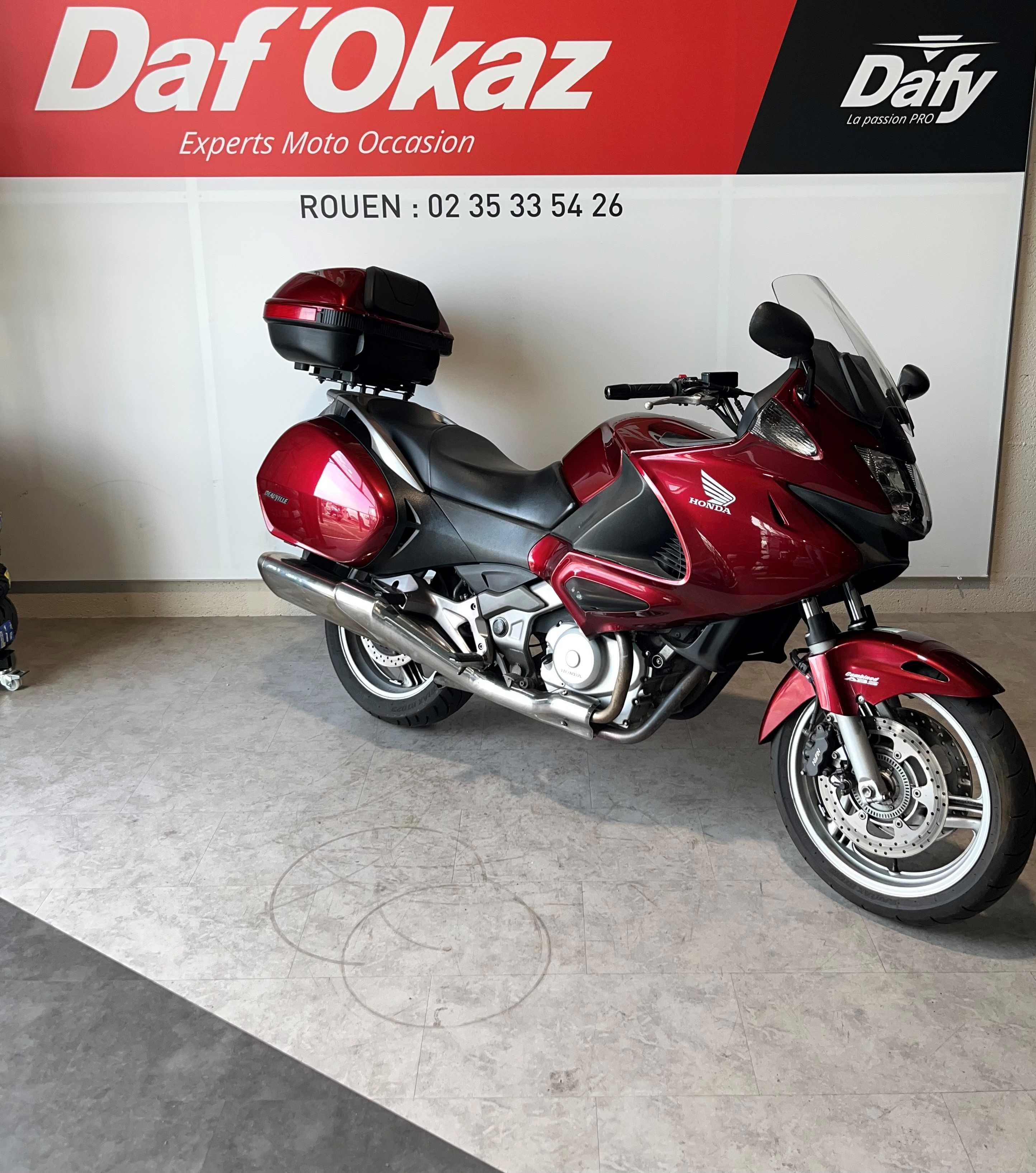 Honda NT 700 V Deauville ABS 2011 HD vue 3/4 droite