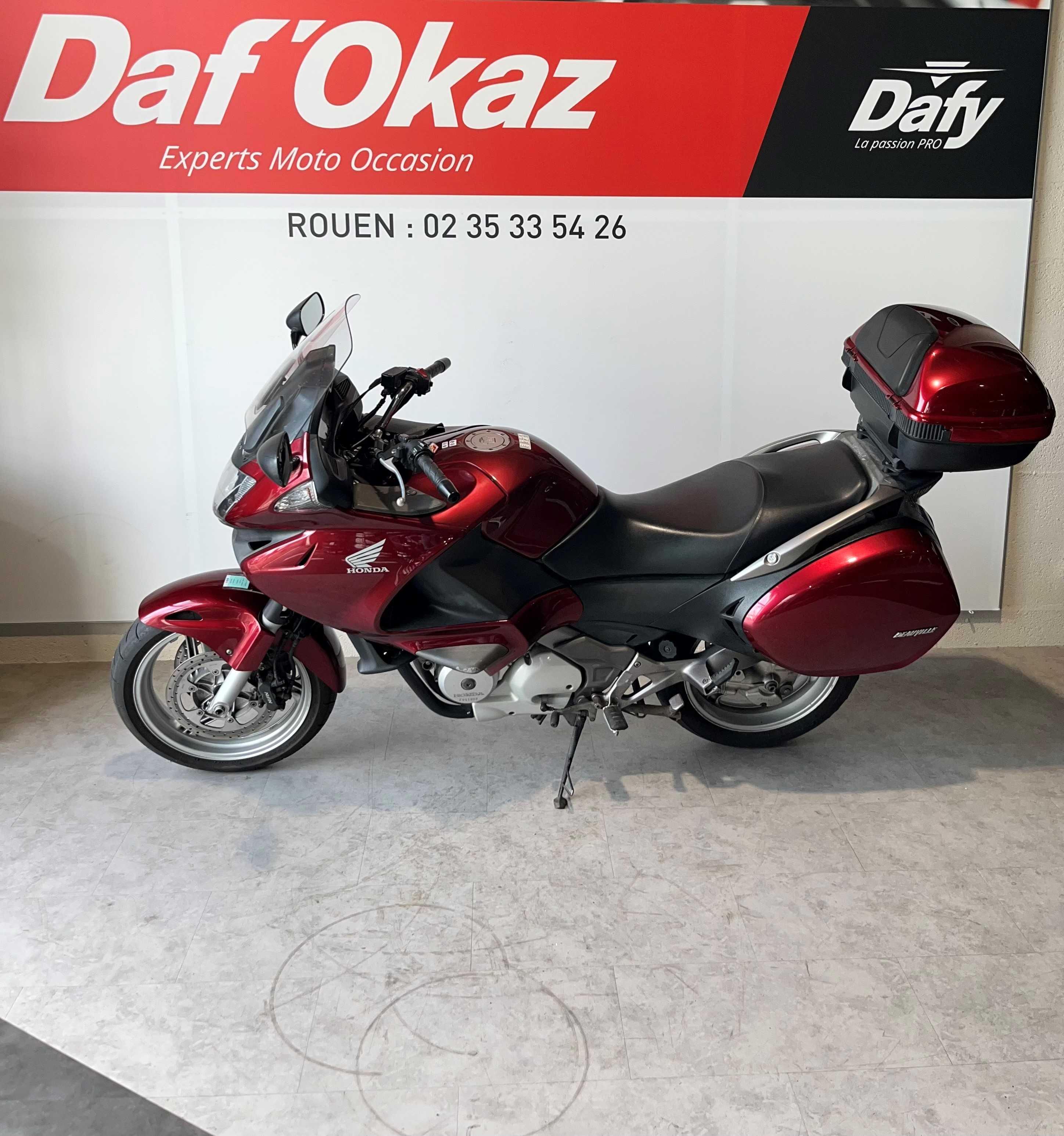 Honda NT 700 V Deauville ABS 2011 HD vue gauche