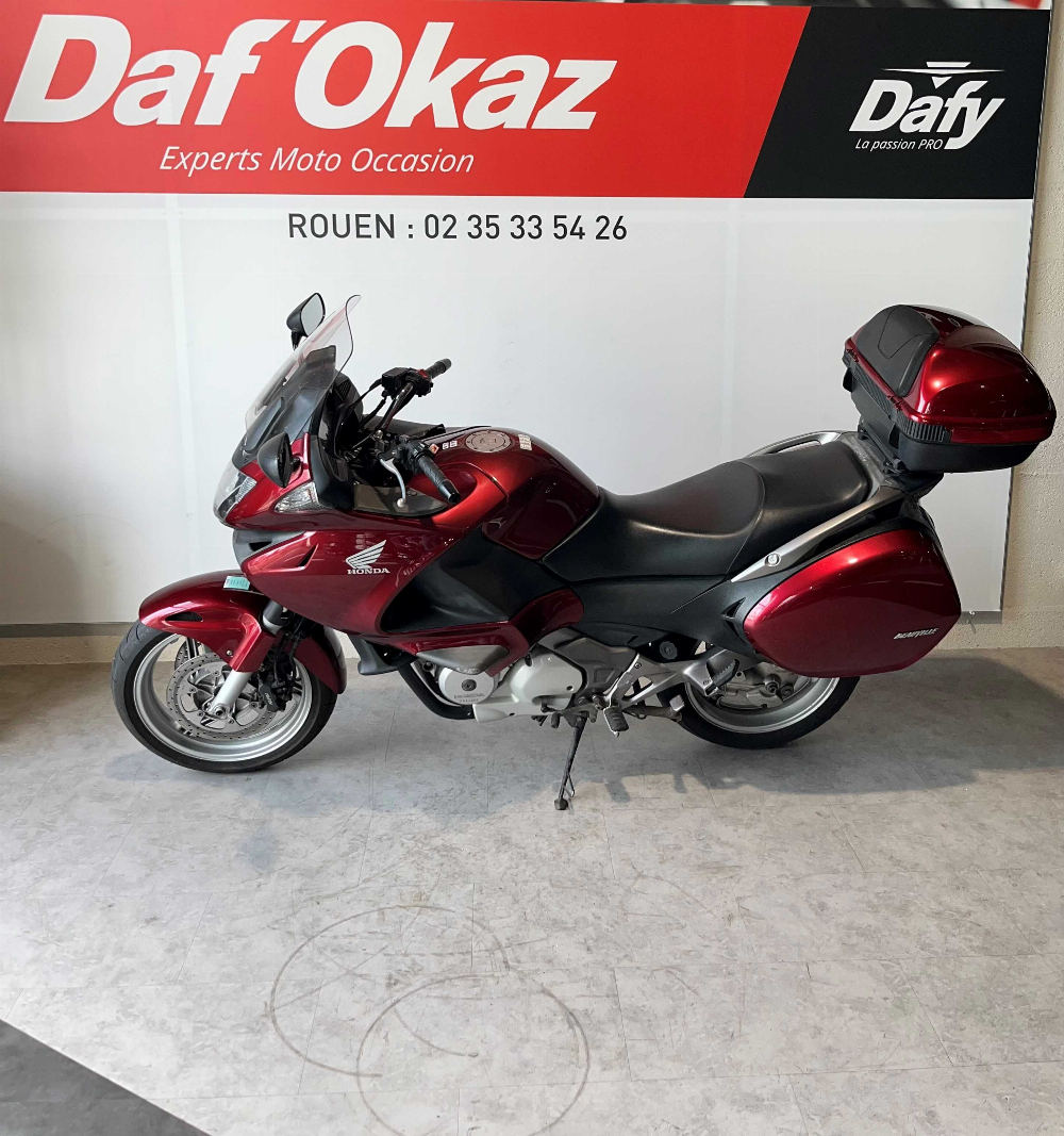 Honda NT 700 V Deauville ABS 2011 vue gauche