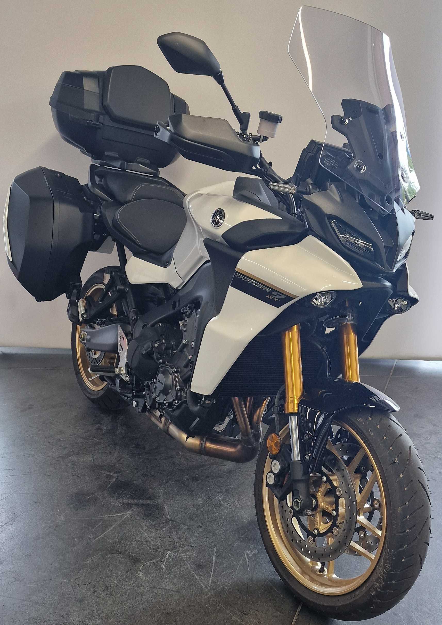 Yamaha Tracer 900 GT 2023 HD vue 3/4 droite
