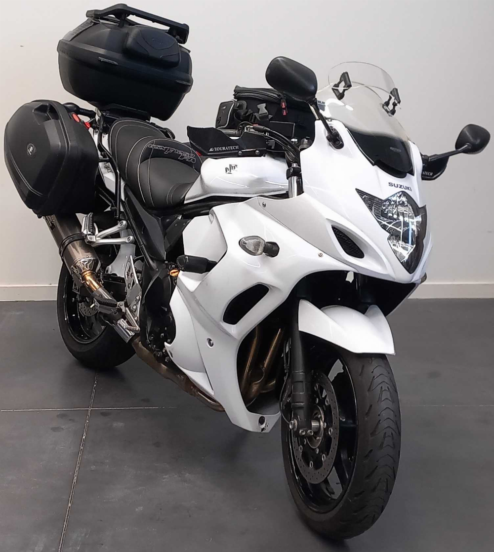 Suzuki GSX 1250 FA 2015 vue 3/4 droite