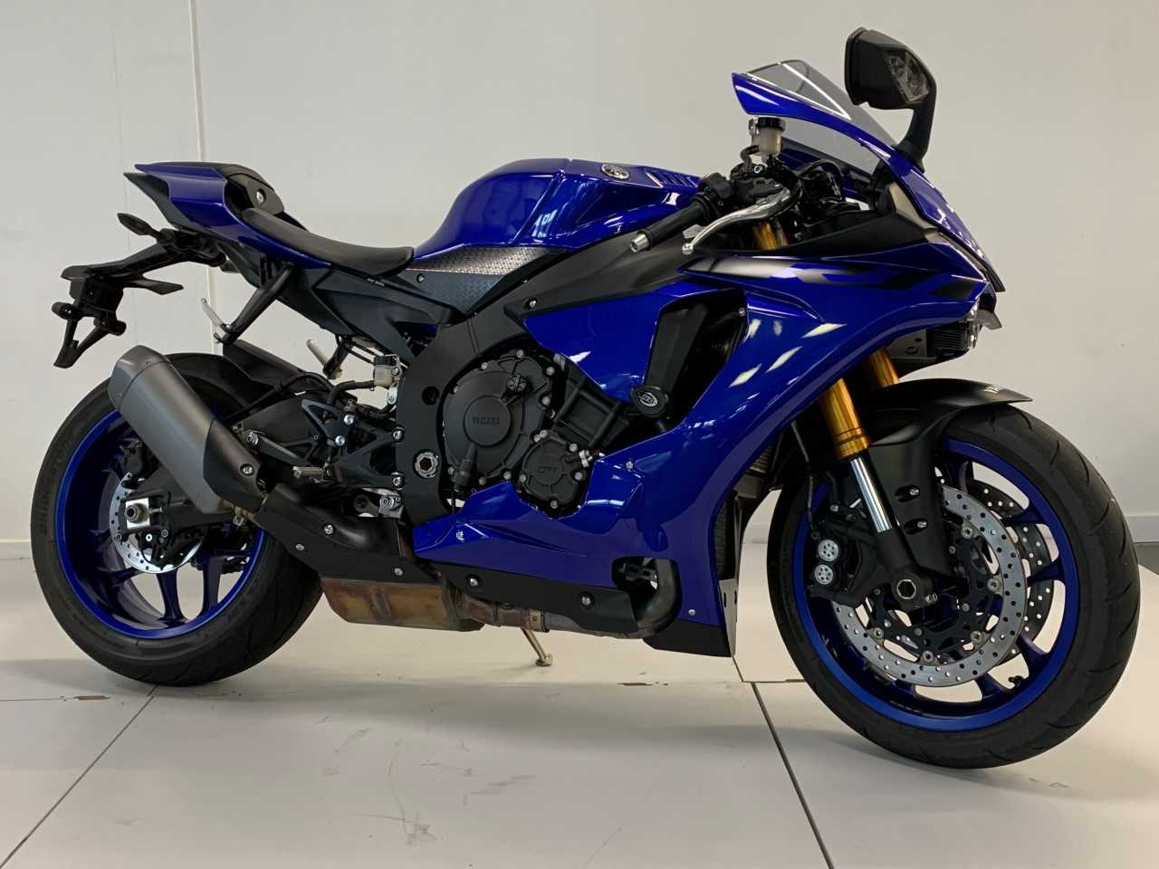 Yamaha YZF 1000 R1 M 2018 HD vue 3/4 droite