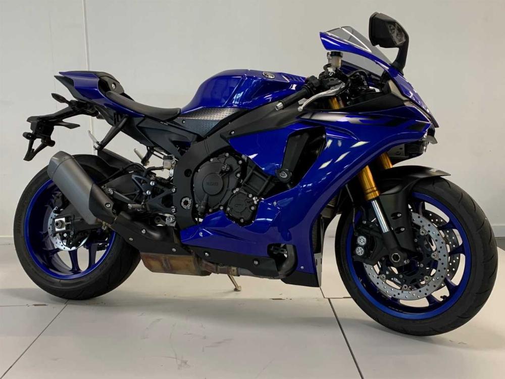 Yamaha YZF 1000 R1 M 2018 vue 3/4 droite