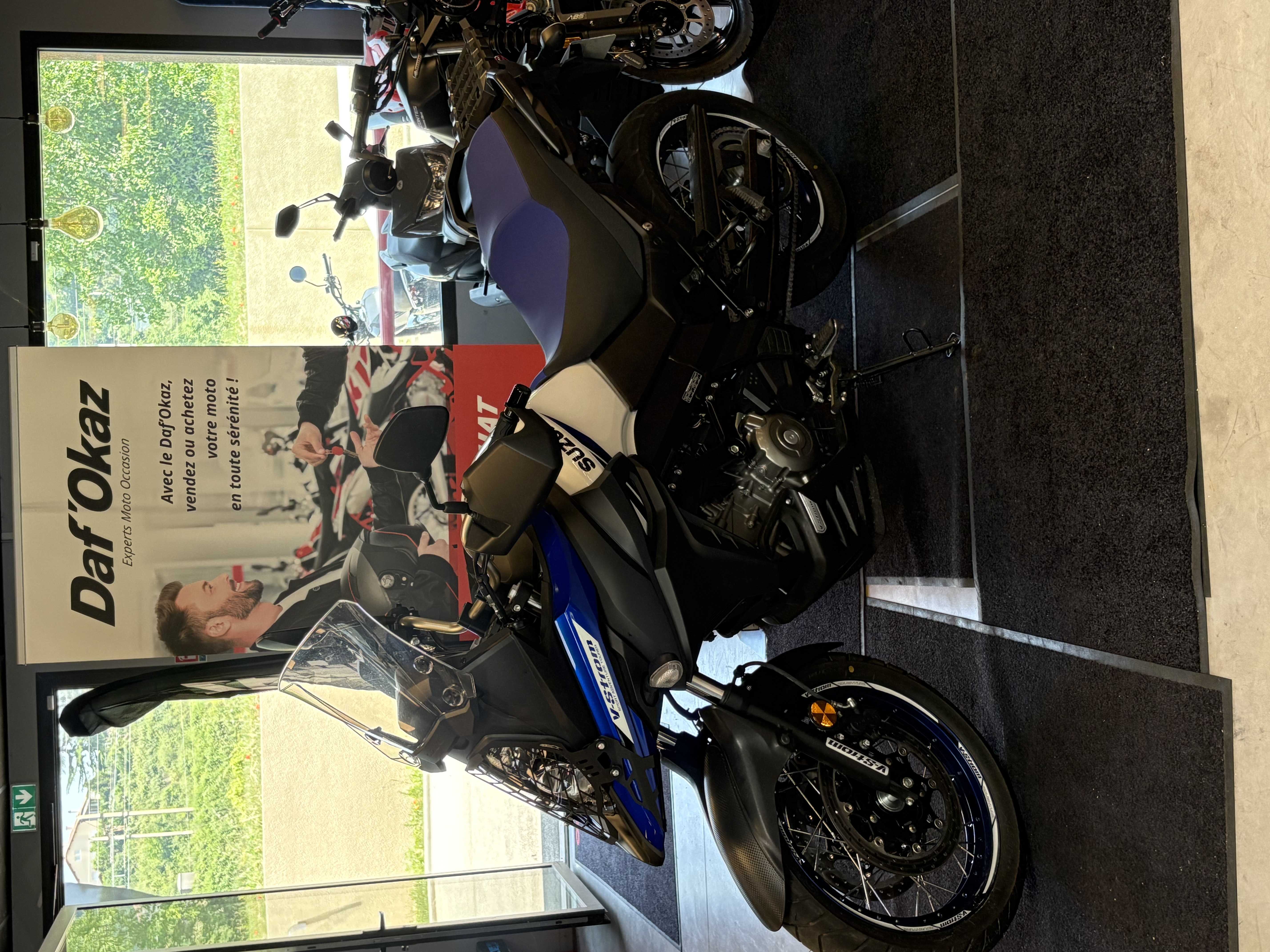 Suzuki v-storm 2024 HD vue 3/4 droite
